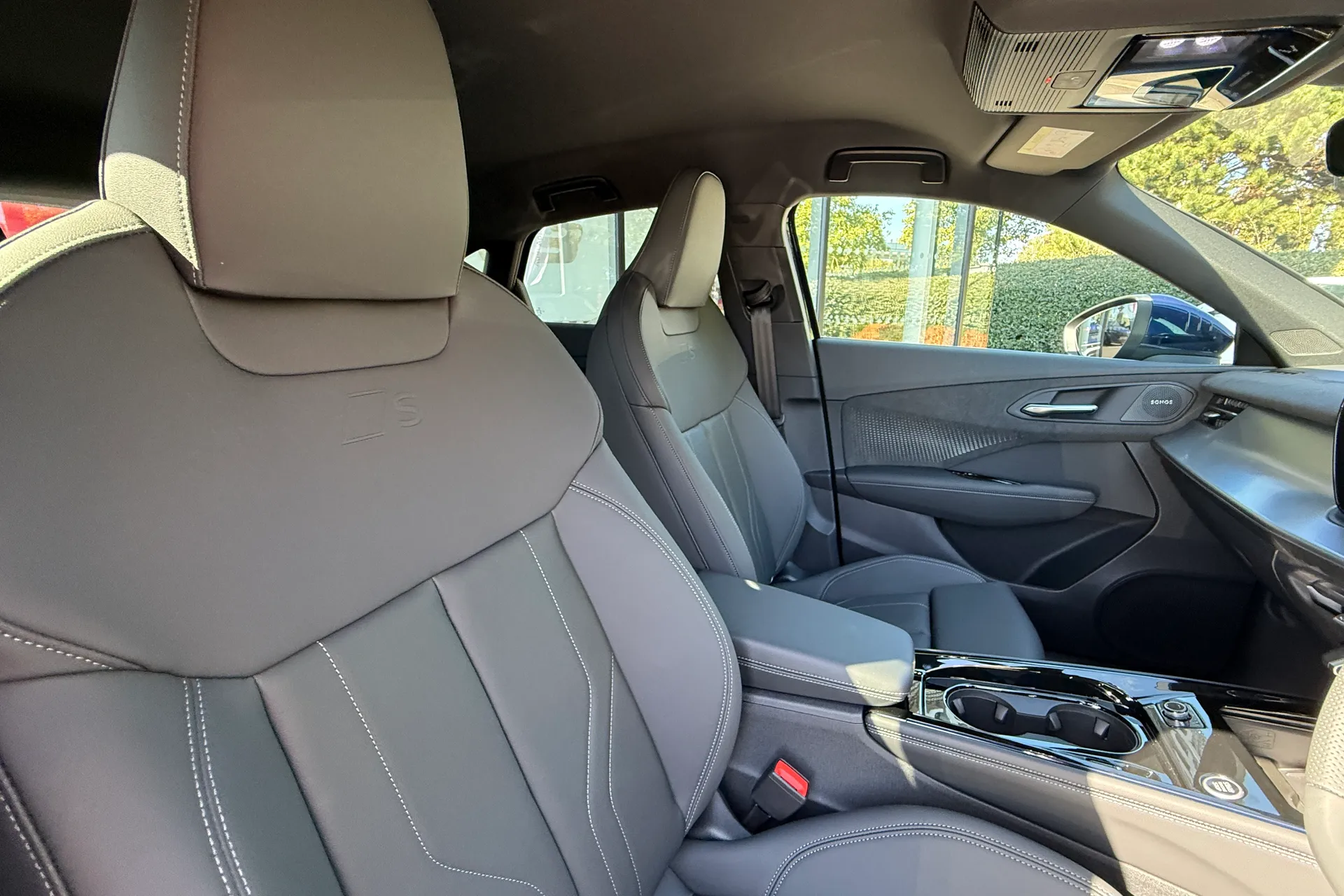 Audi Q3 thumbnail image number 21