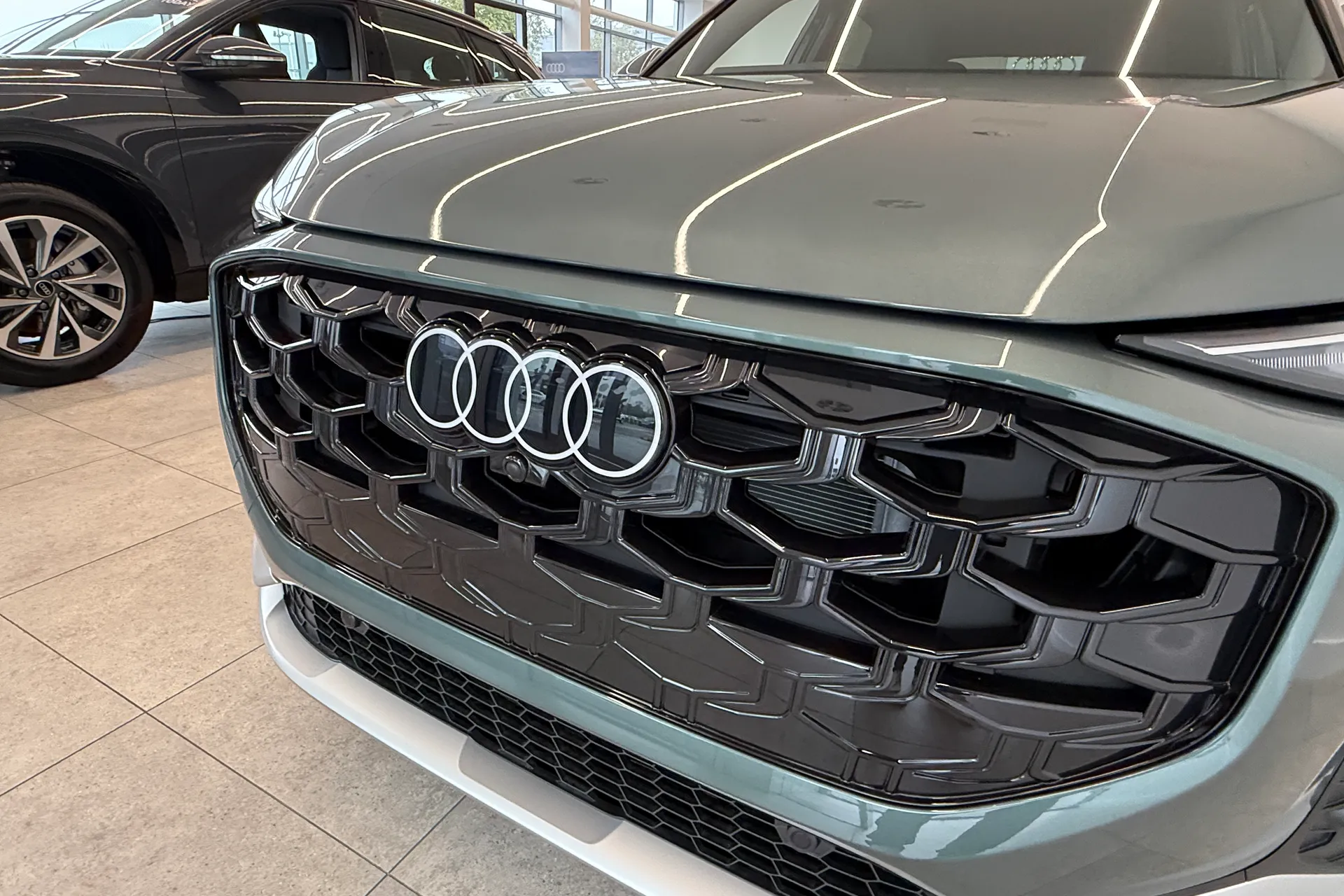 Audi Q3 thumbnail image number 10