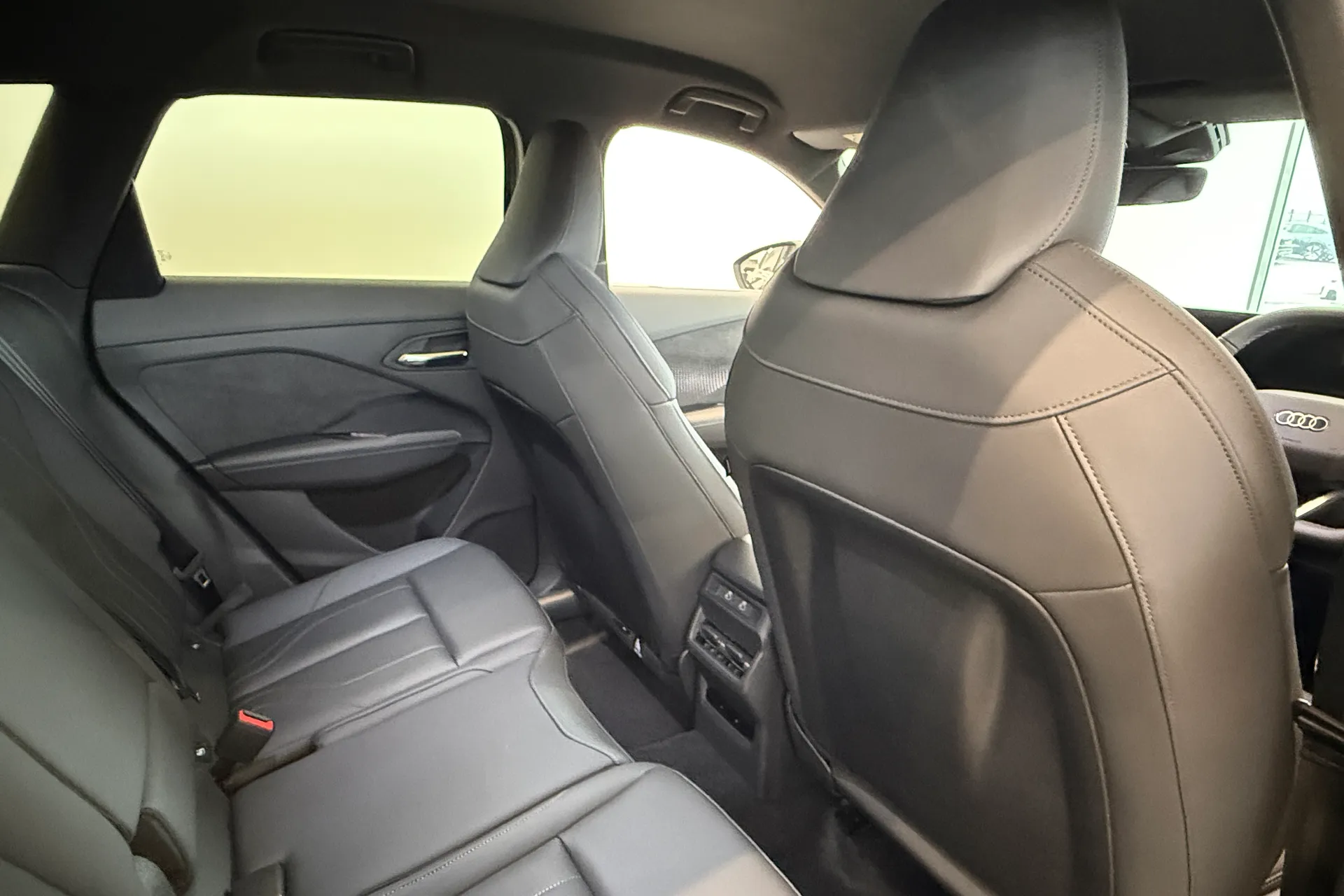 Audi Q3 thumbnail image number 19