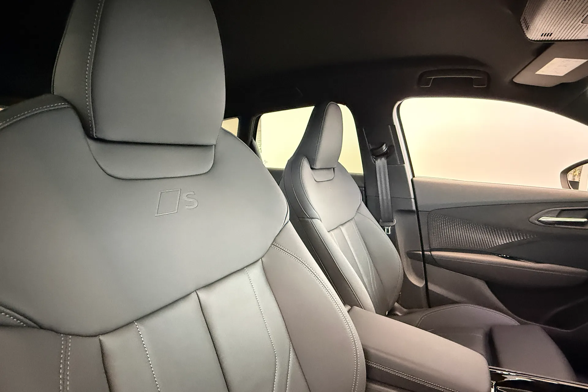 Audi Q3 thumbnail image number 31