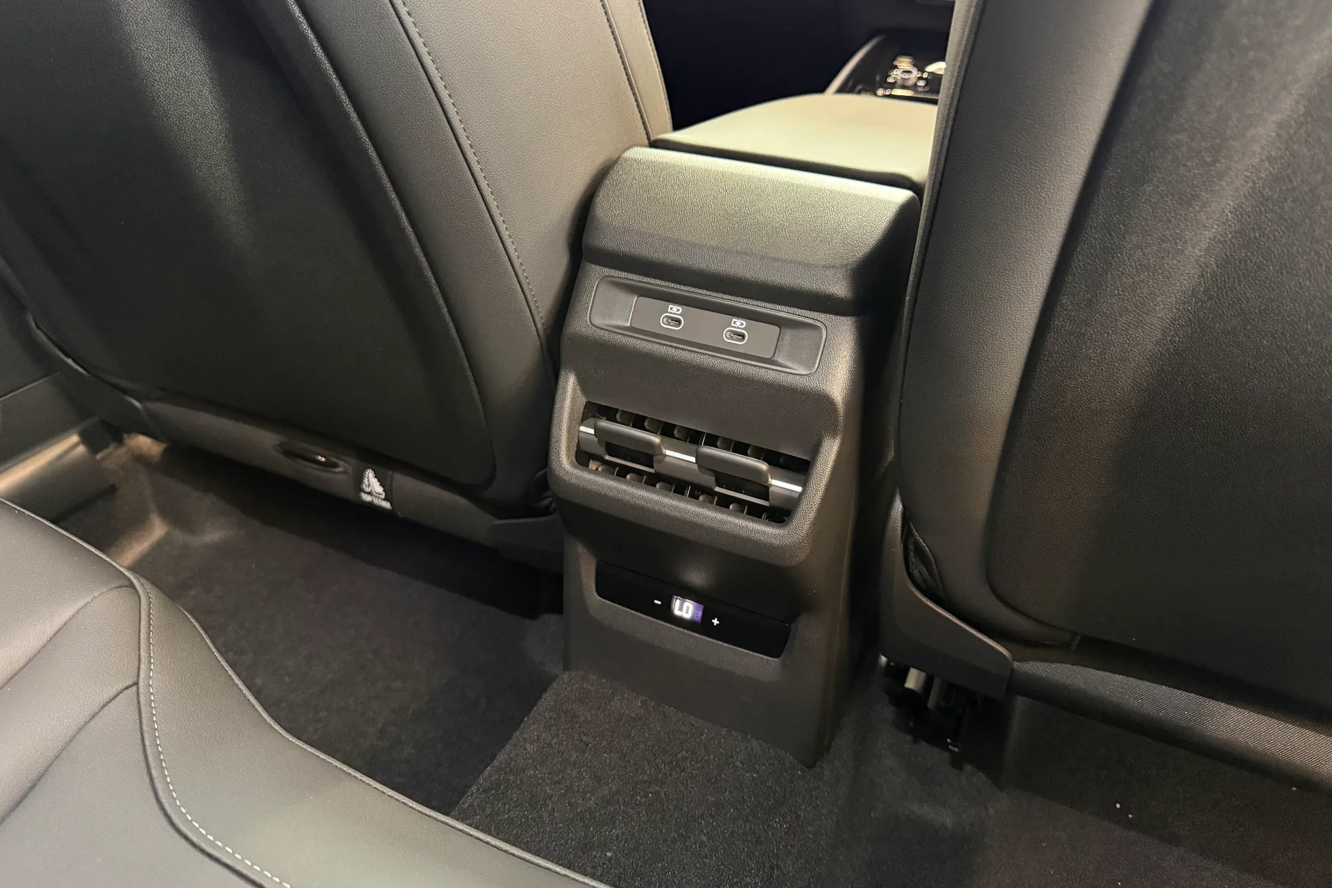 Audi Q3 thumbnail image number 45