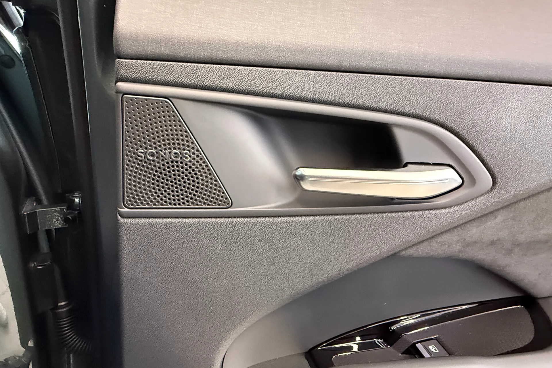 Audi Q3 thumbnail image number 23