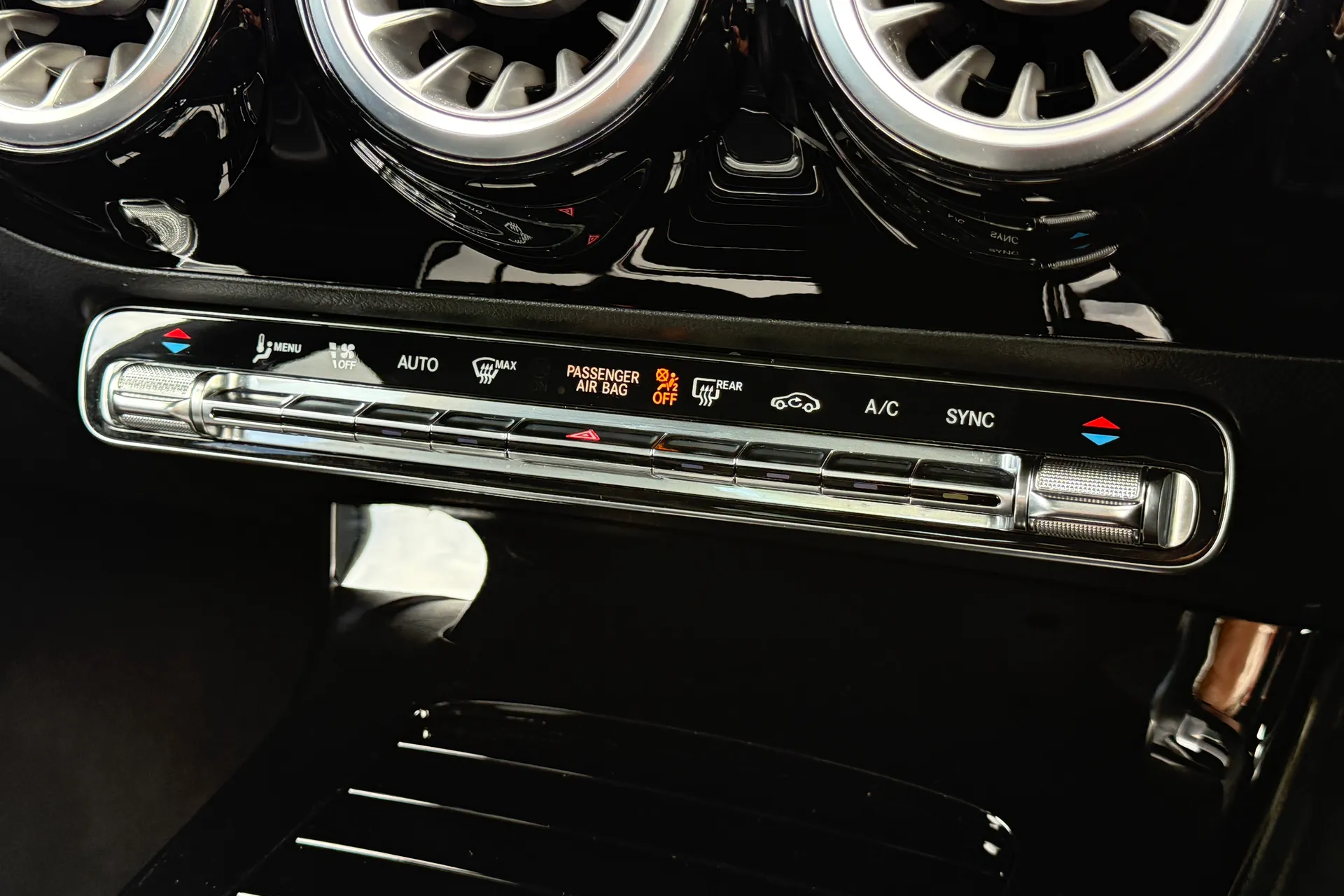 MERCEDES-BENZ CLA thumbnail image number 15