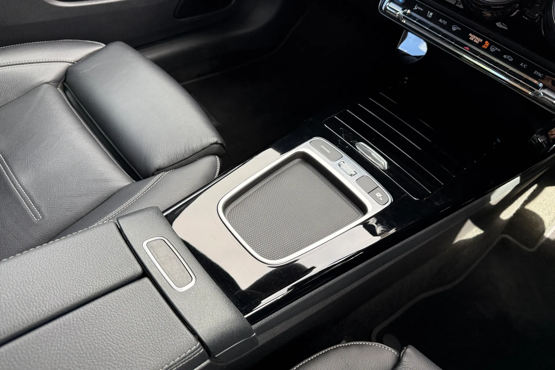 MERCEDES-BENZ CLA thumbnail image number 39