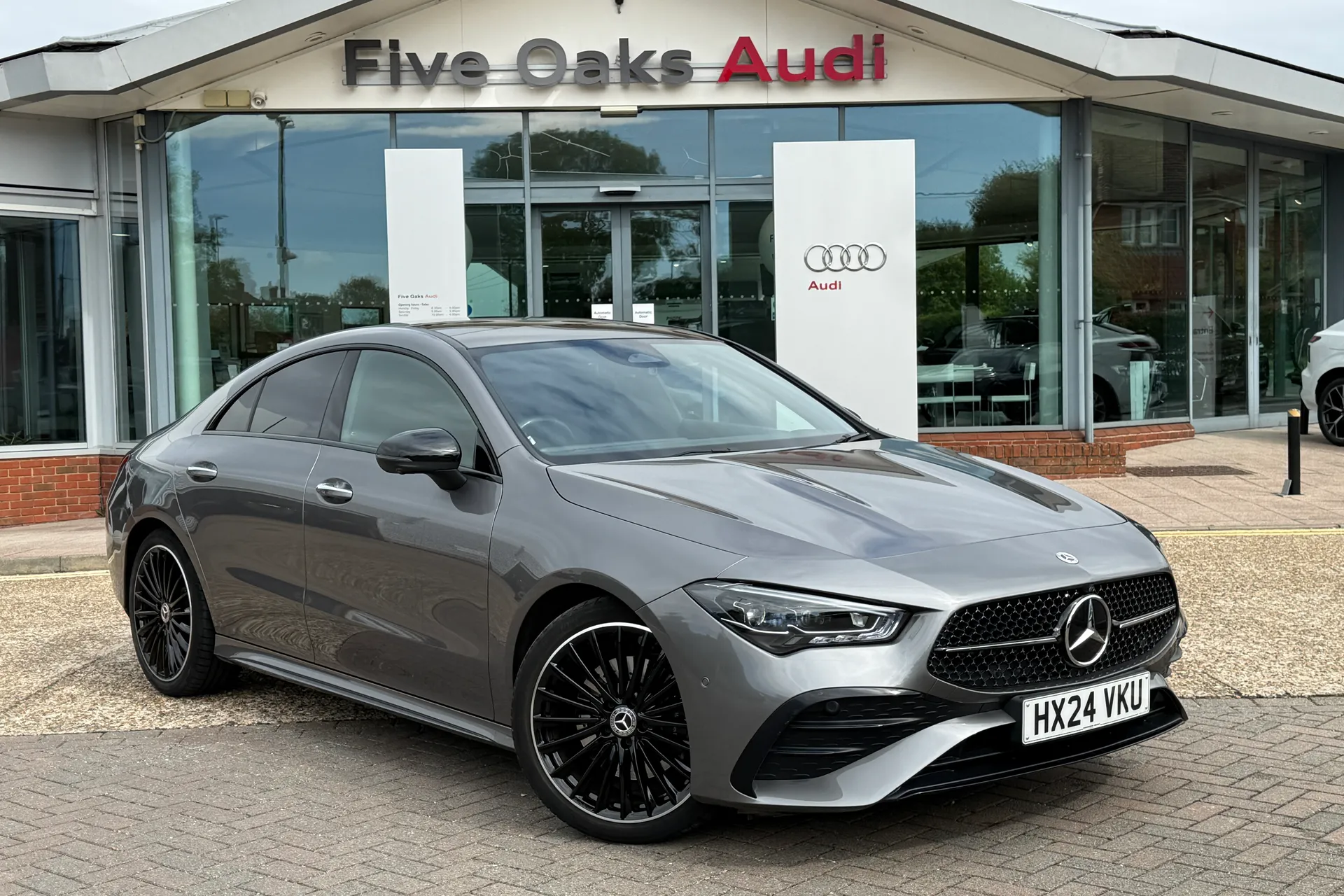 MERCEDES-BENZ CLA focused image