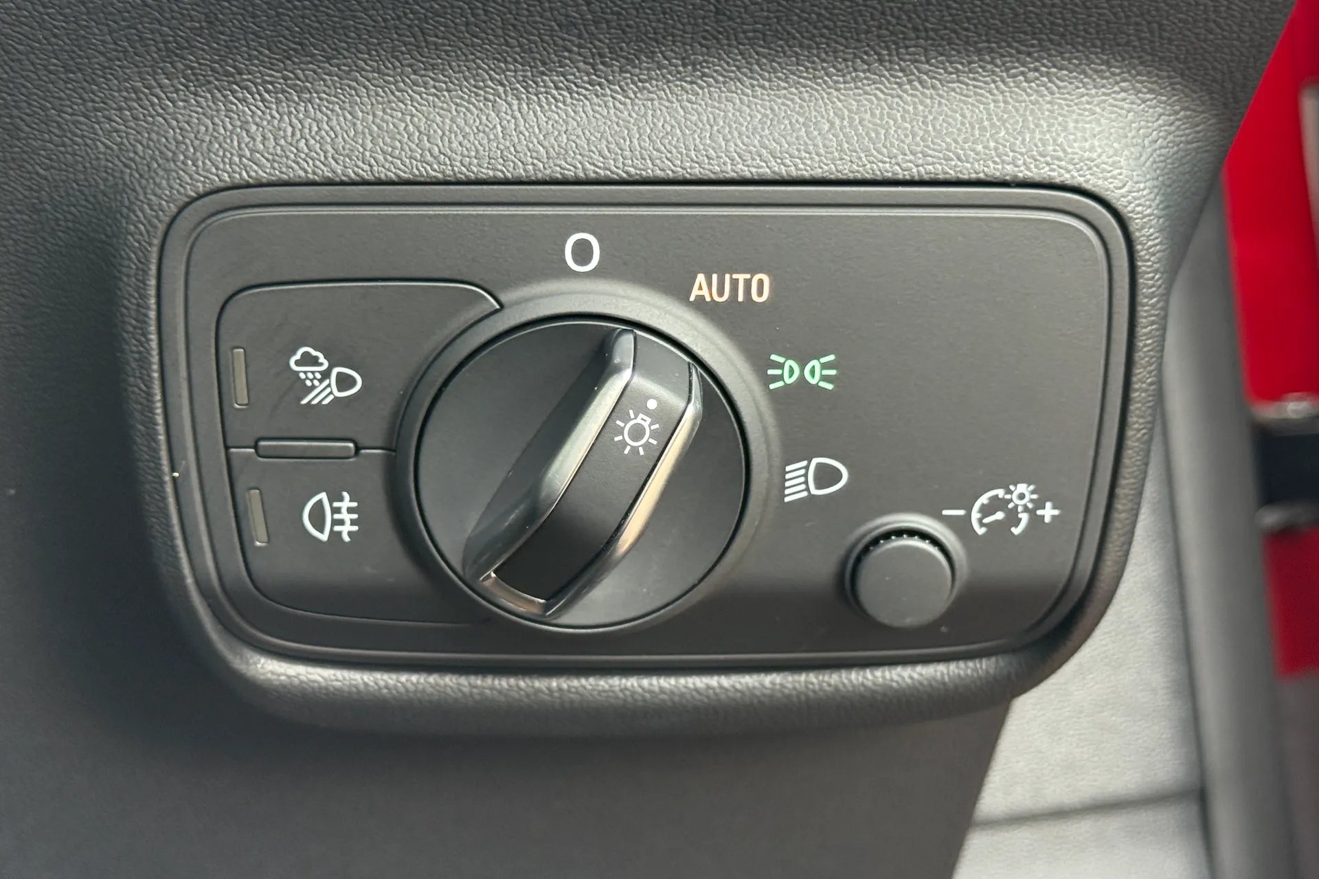 Audi TT thumbnail image number 18