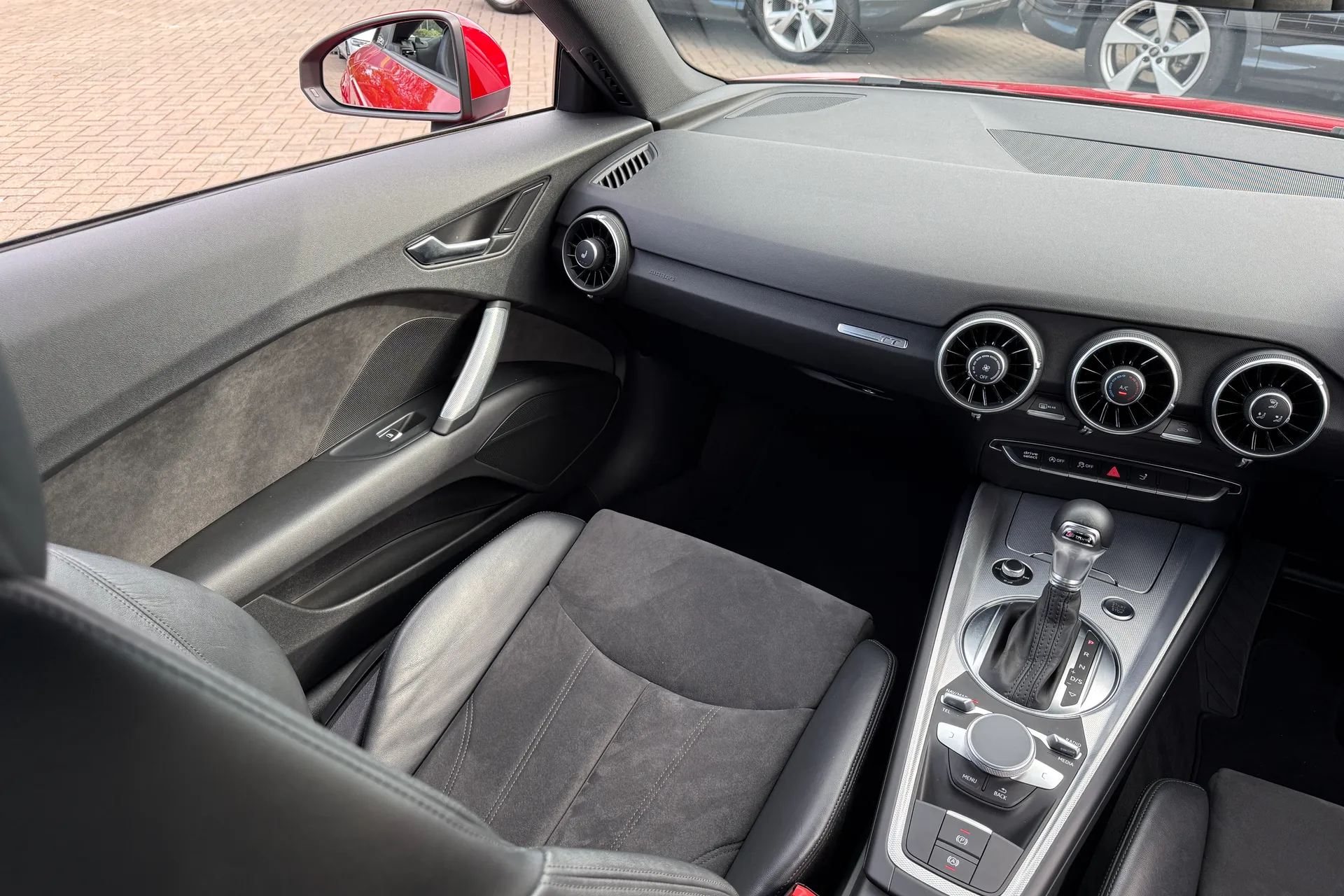 Audi TT thumbnail image number 30