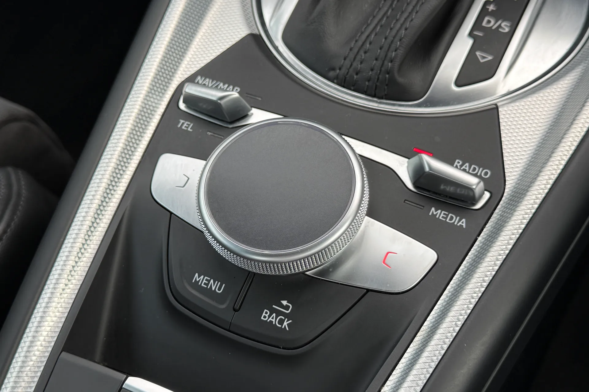 Audi TT thumbnail image number 32