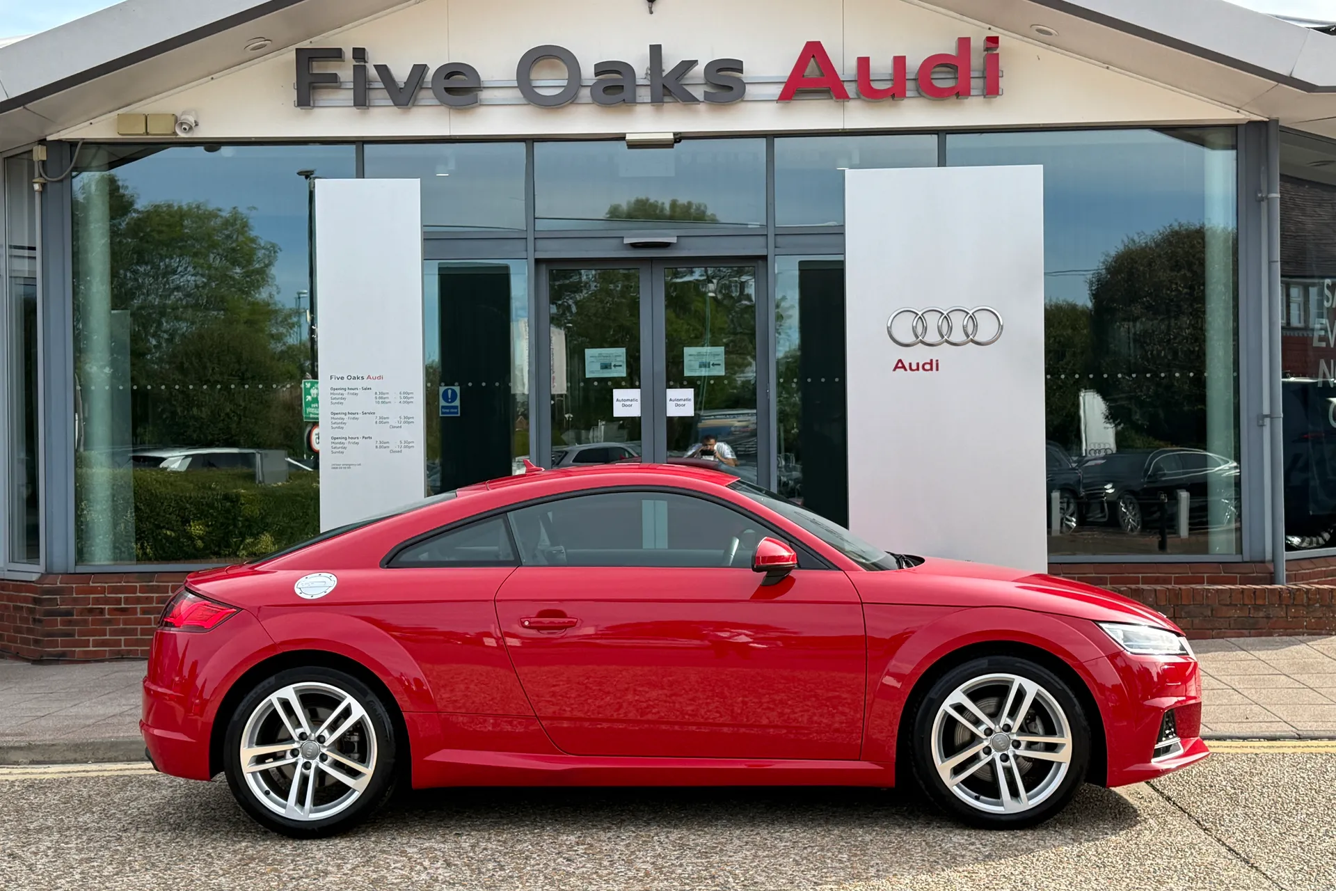 Audi TT thumbnail image number 2