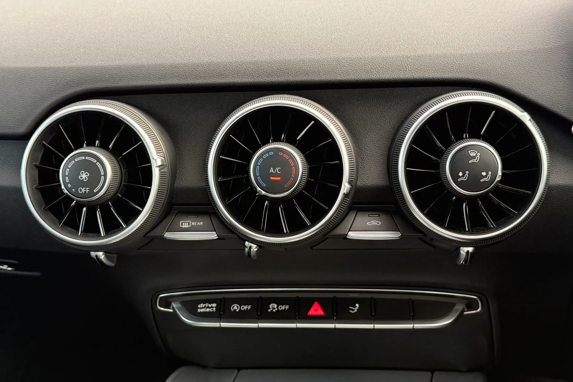 Audi TT thumbnail image number 10
