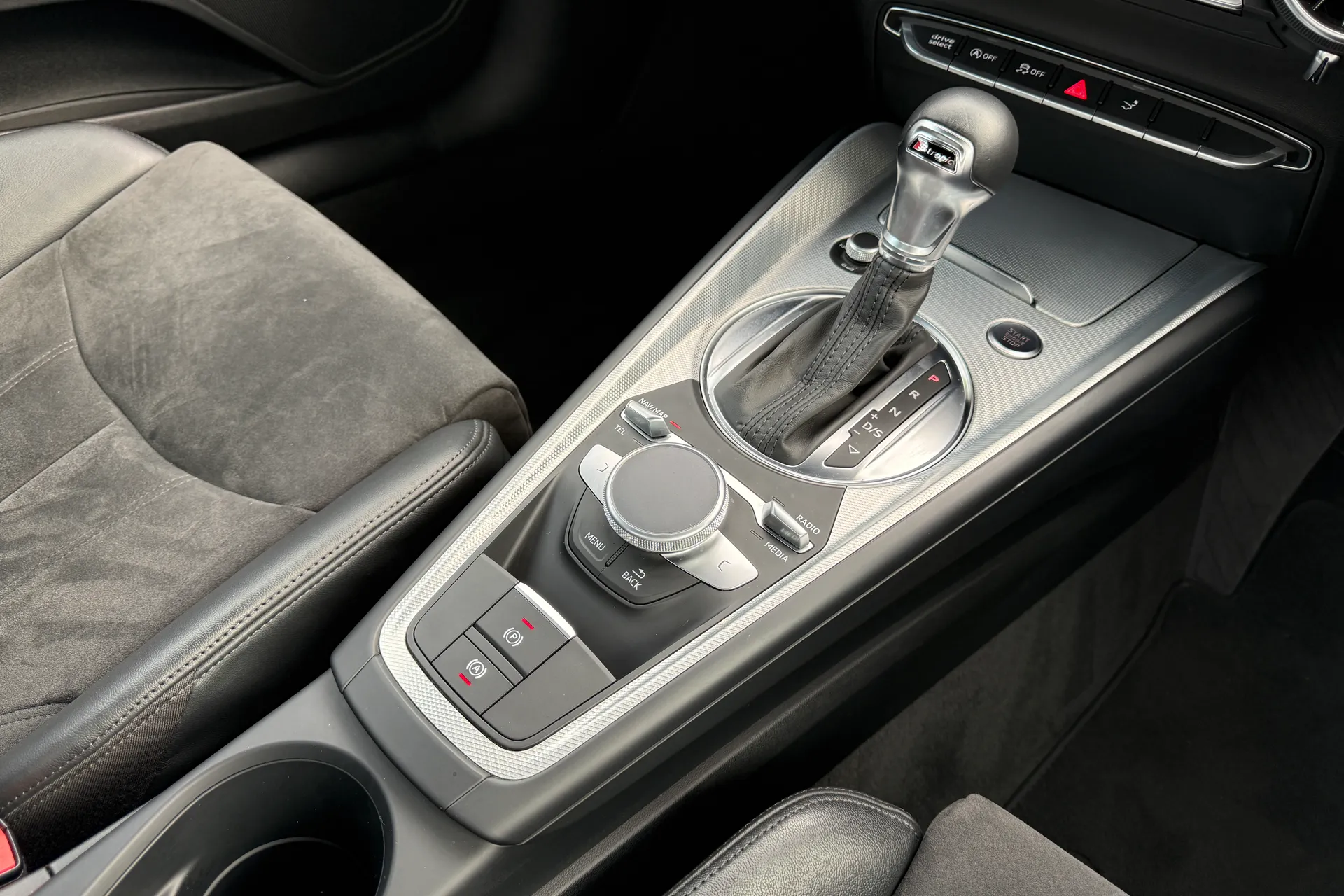 Audi TT thumbnail image number 31