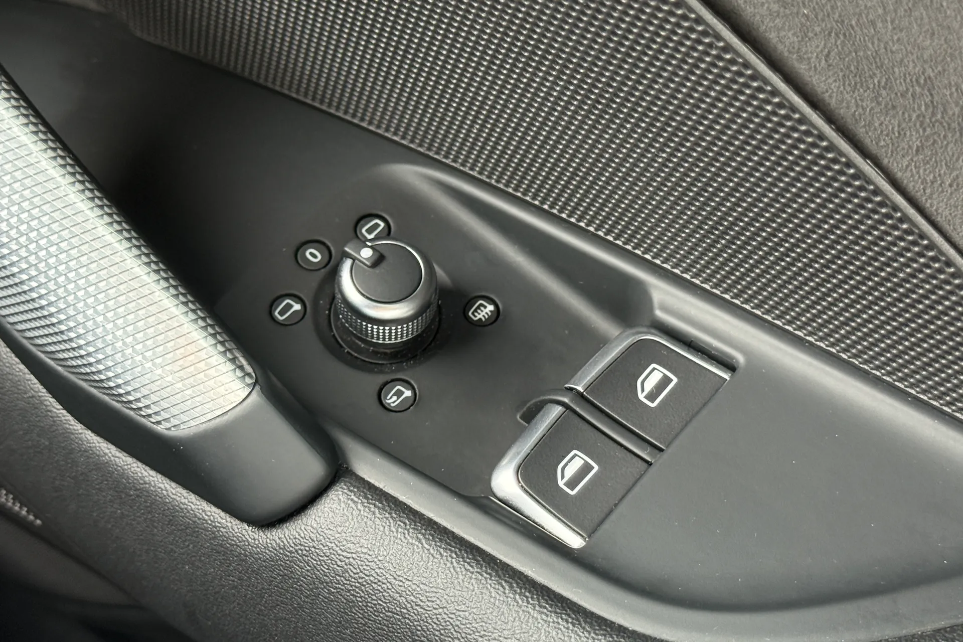 Audi TT thumbnail image number 14