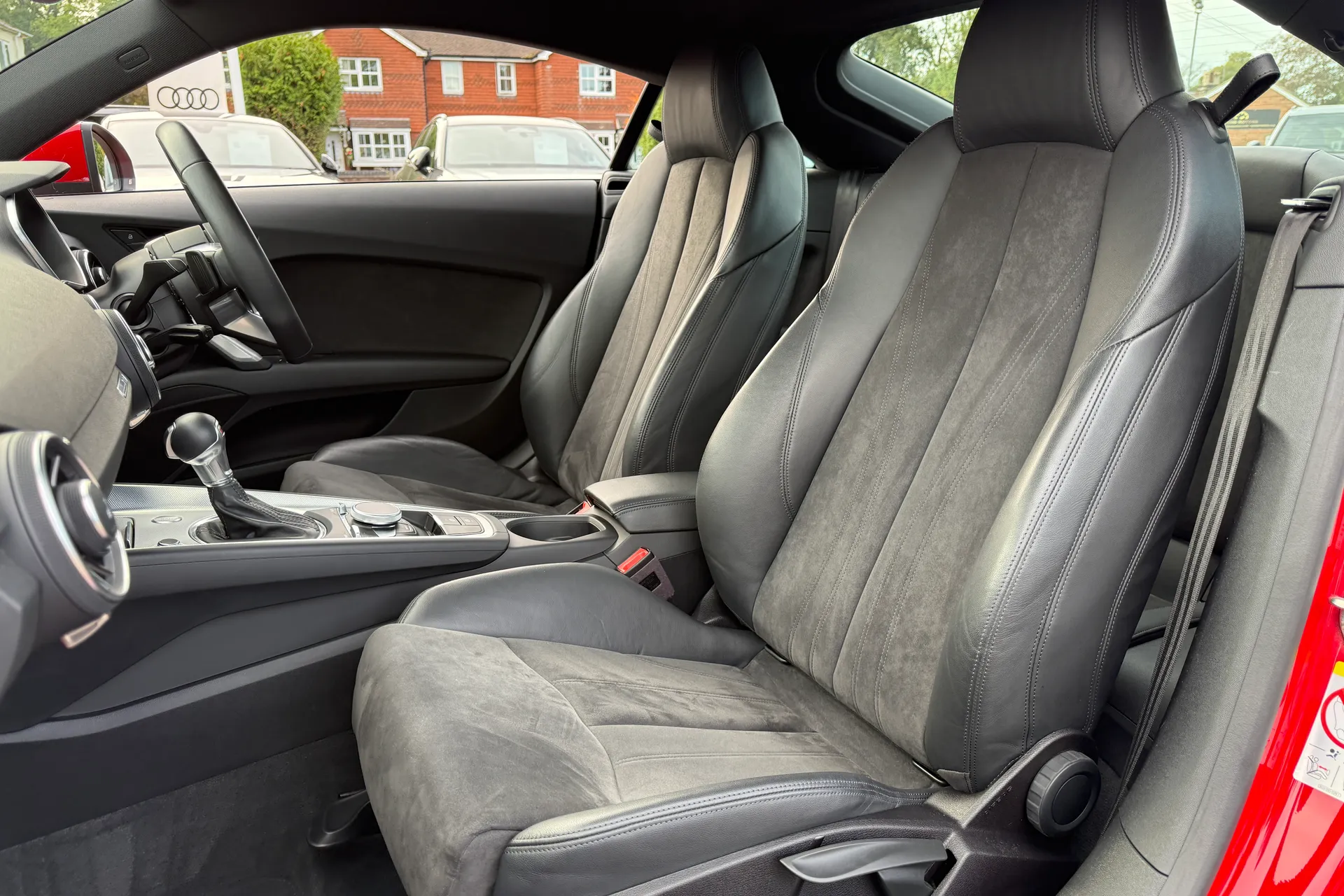 Audi TT thumbnail image number 25
