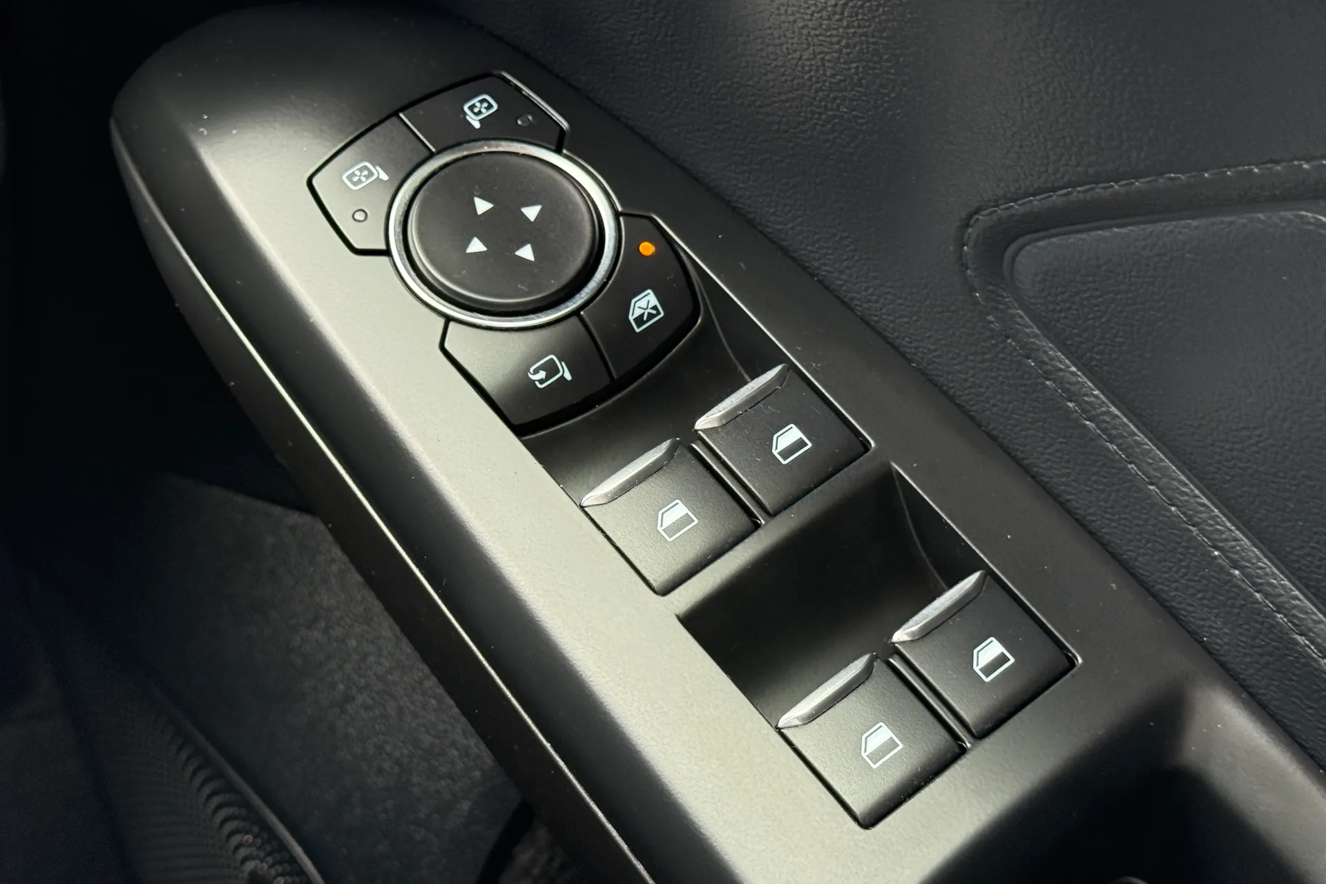 FORD FOCUS thumbnail image number 16