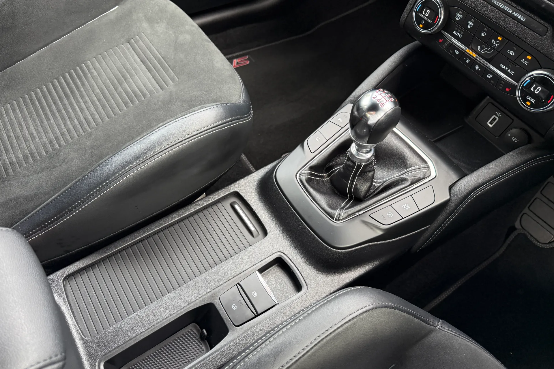 FORD FOCUS thumbnail image number 35