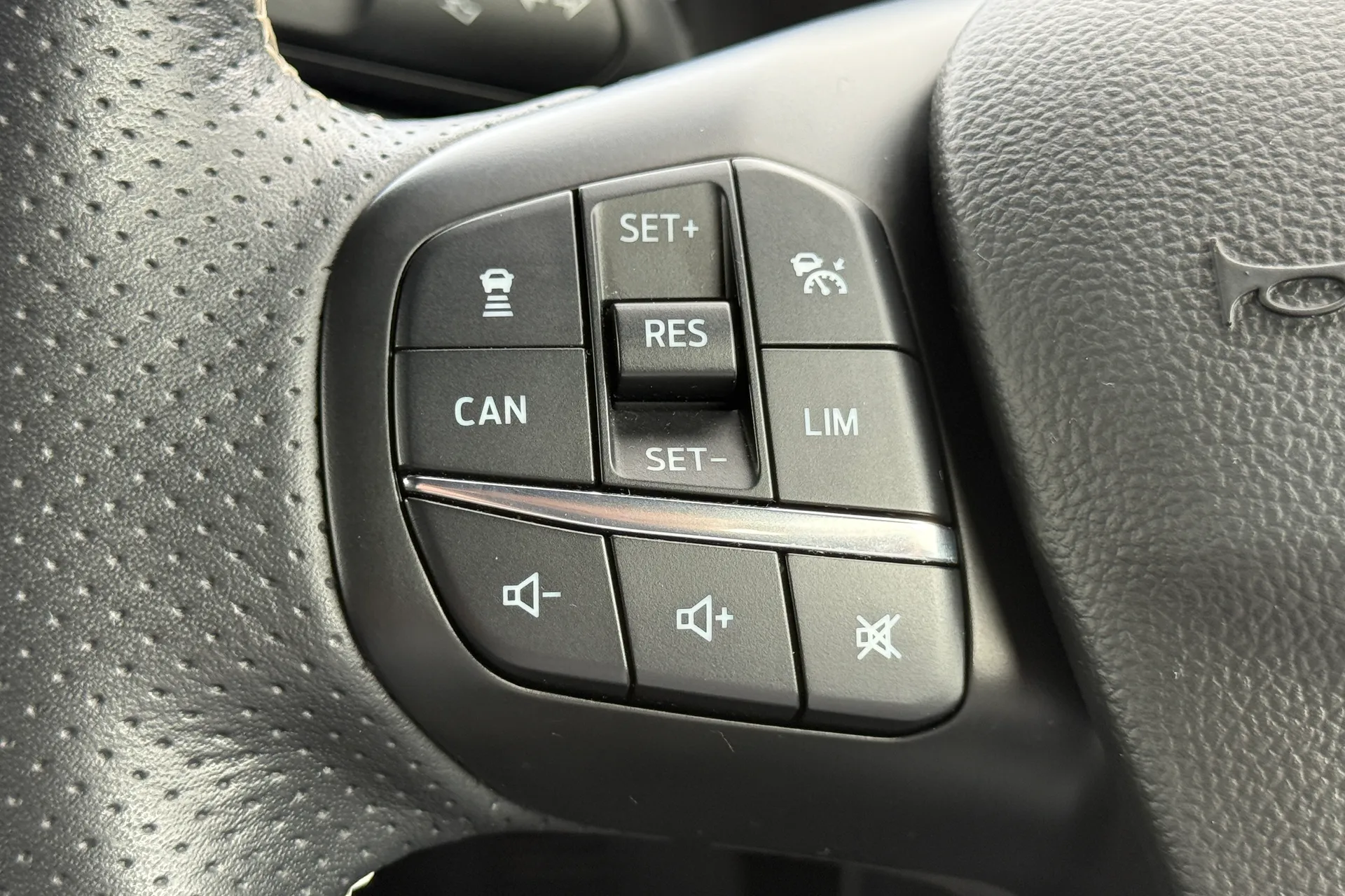 FORD FOCUS thumbnail image number 18