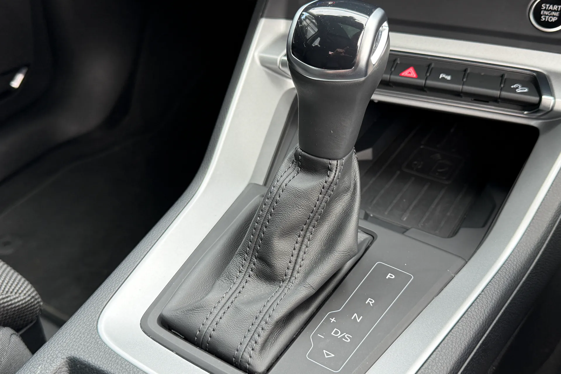 Audi Q3 thumbnail image number 18
