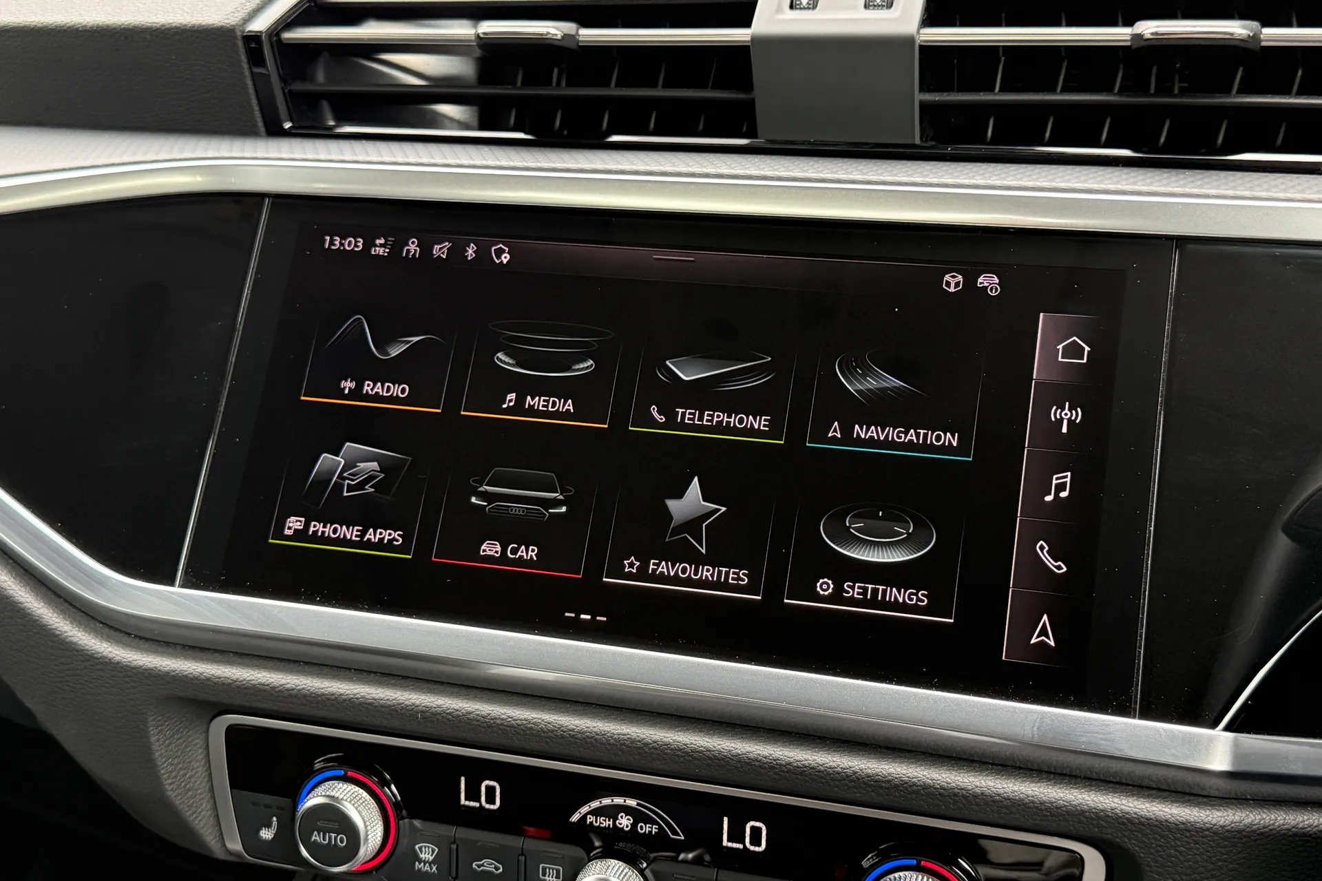Audi Q3 thumbnail image number 31
