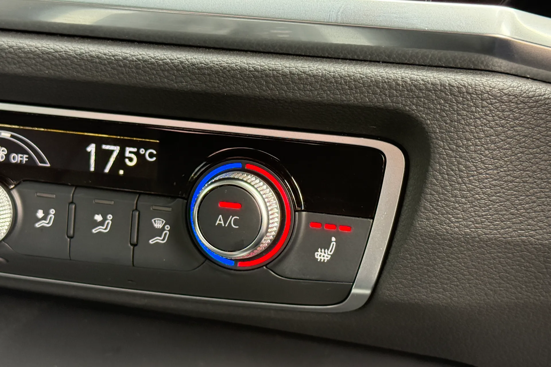Audi Q3 thumbnail image number 36