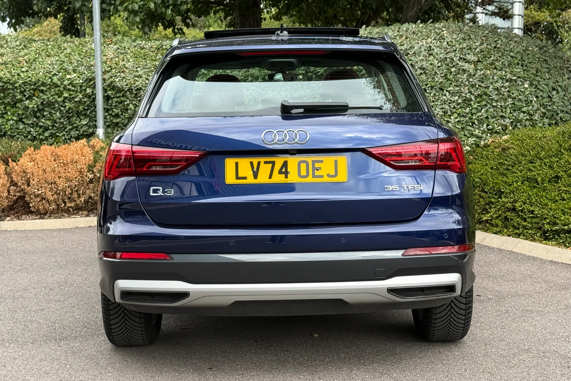 Audi Q3 thumbnail image number 10