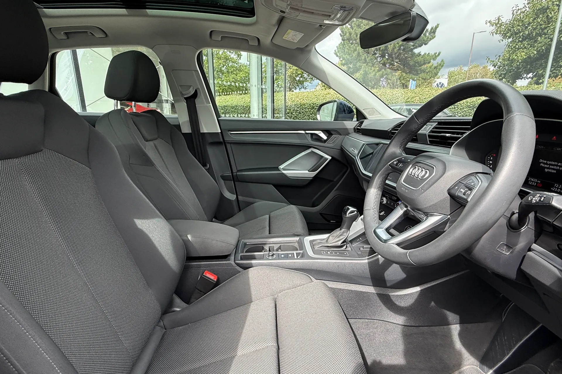 Audi Q3 thumbnail image number 11