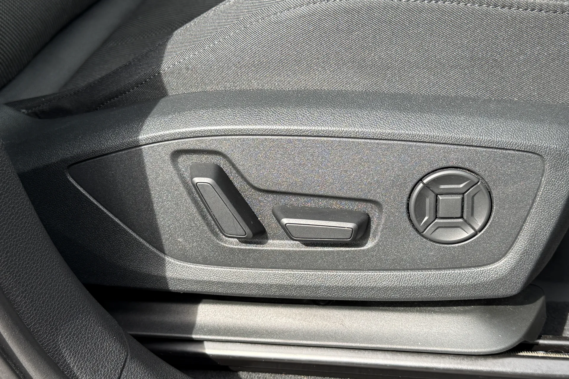 Audi Q3 thumbnail image number 27