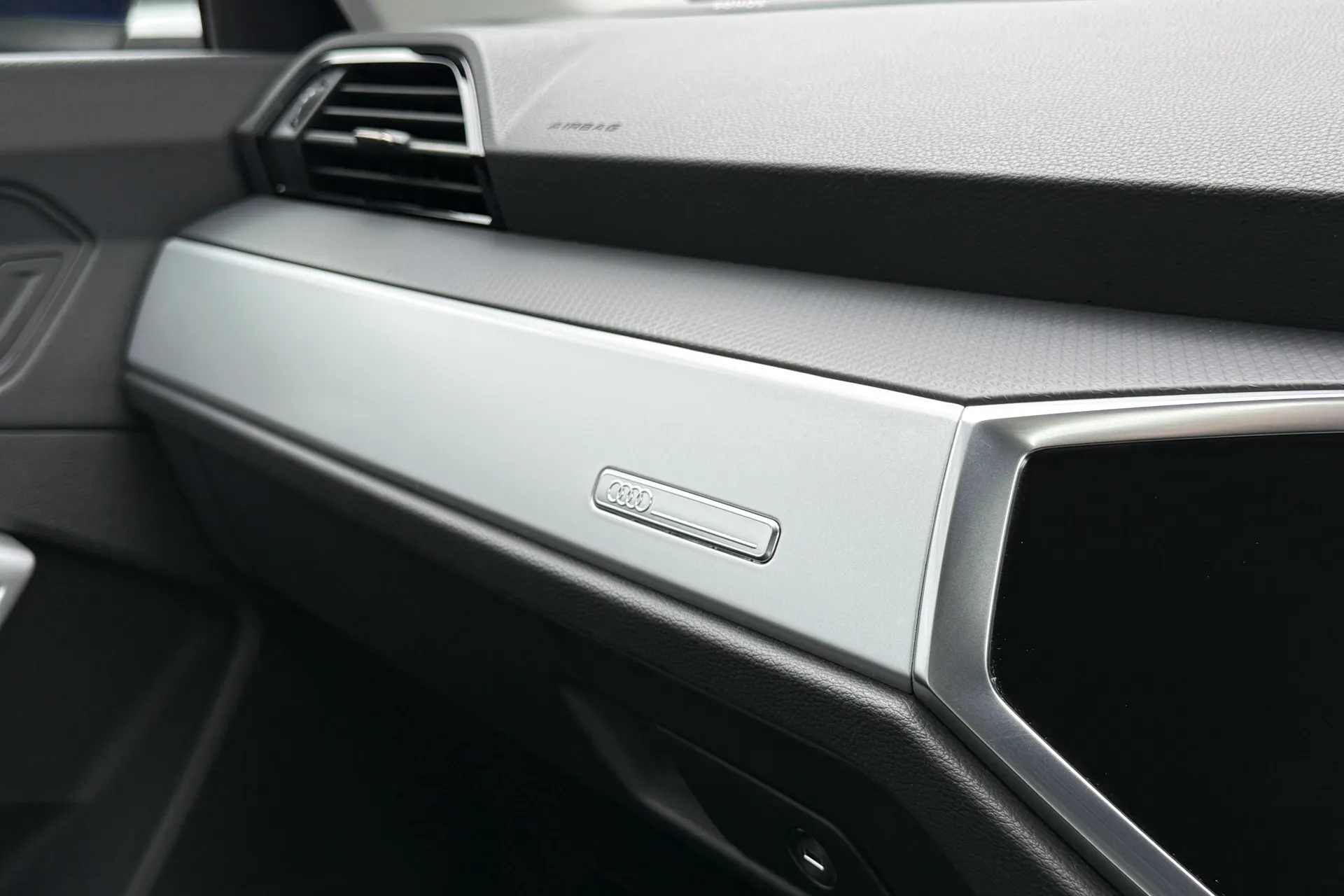 Audi Q3 thumbnail image number 52