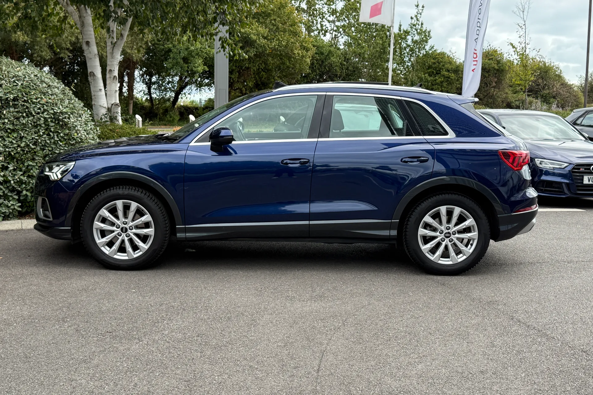 Audi Q3 thumbnail image number 16