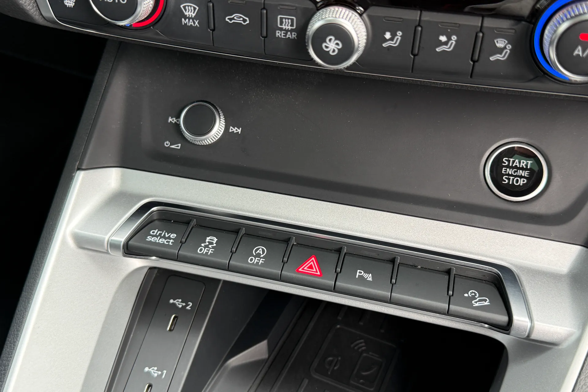 Audi Q3 thumbnail image number 22