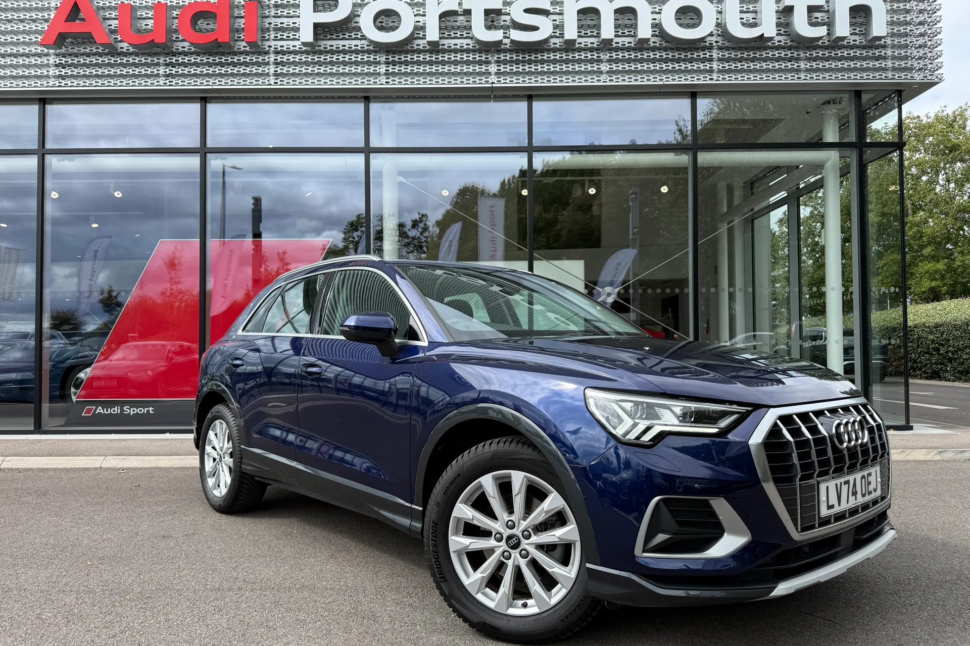 Audi Q3 focused image