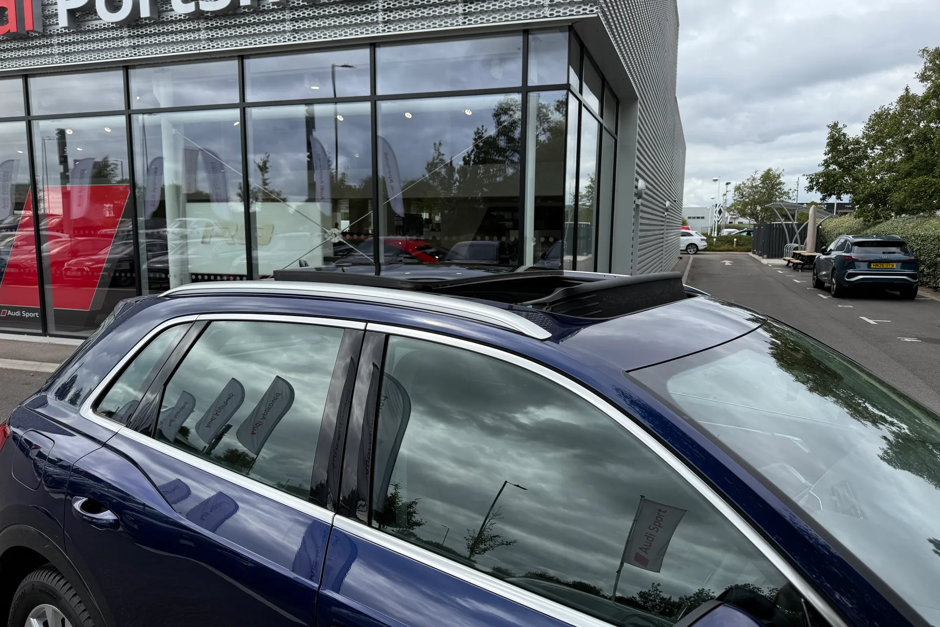 Audi Q3 thumbnail image number 21