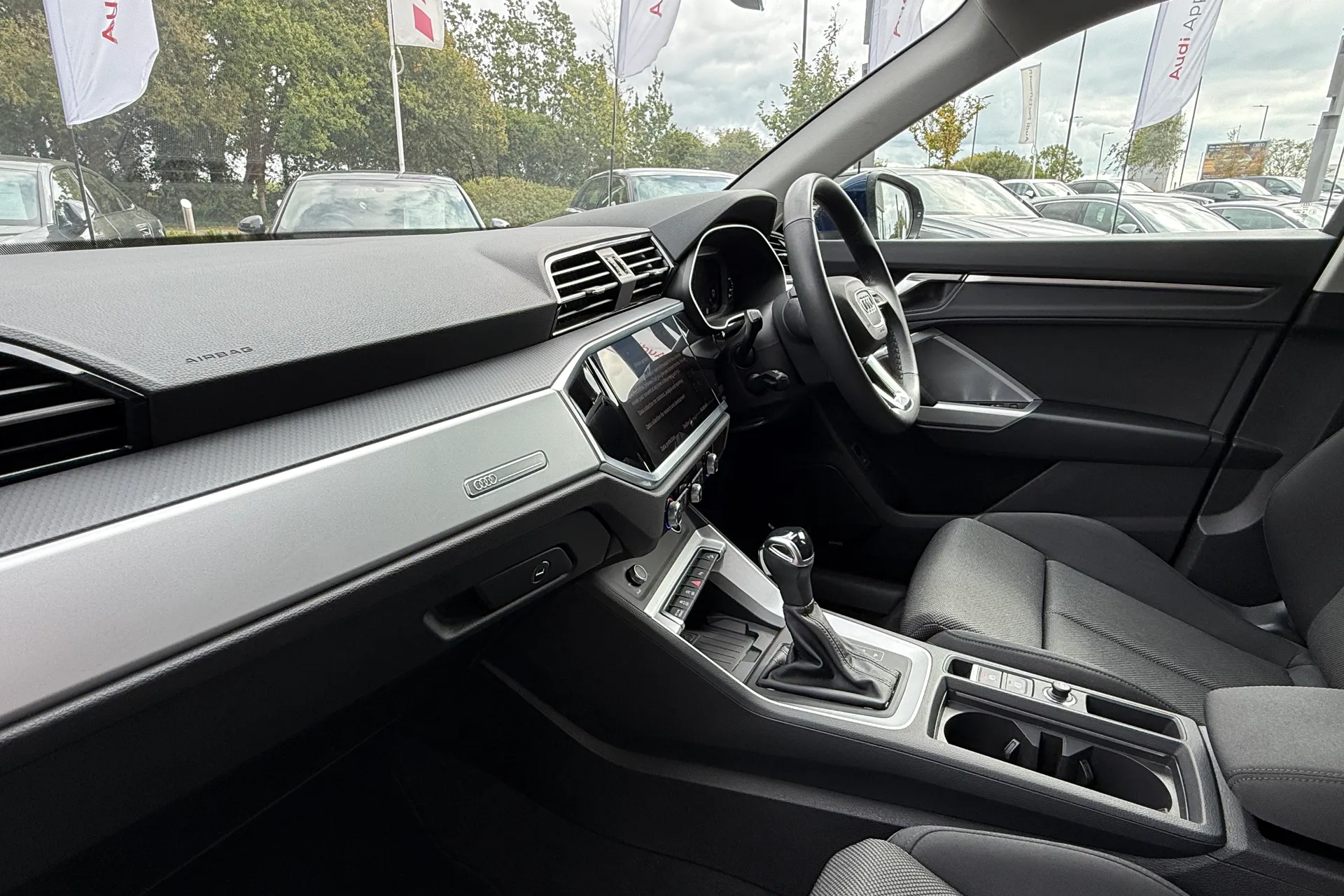 Audi Q3 thumbnail image number 37