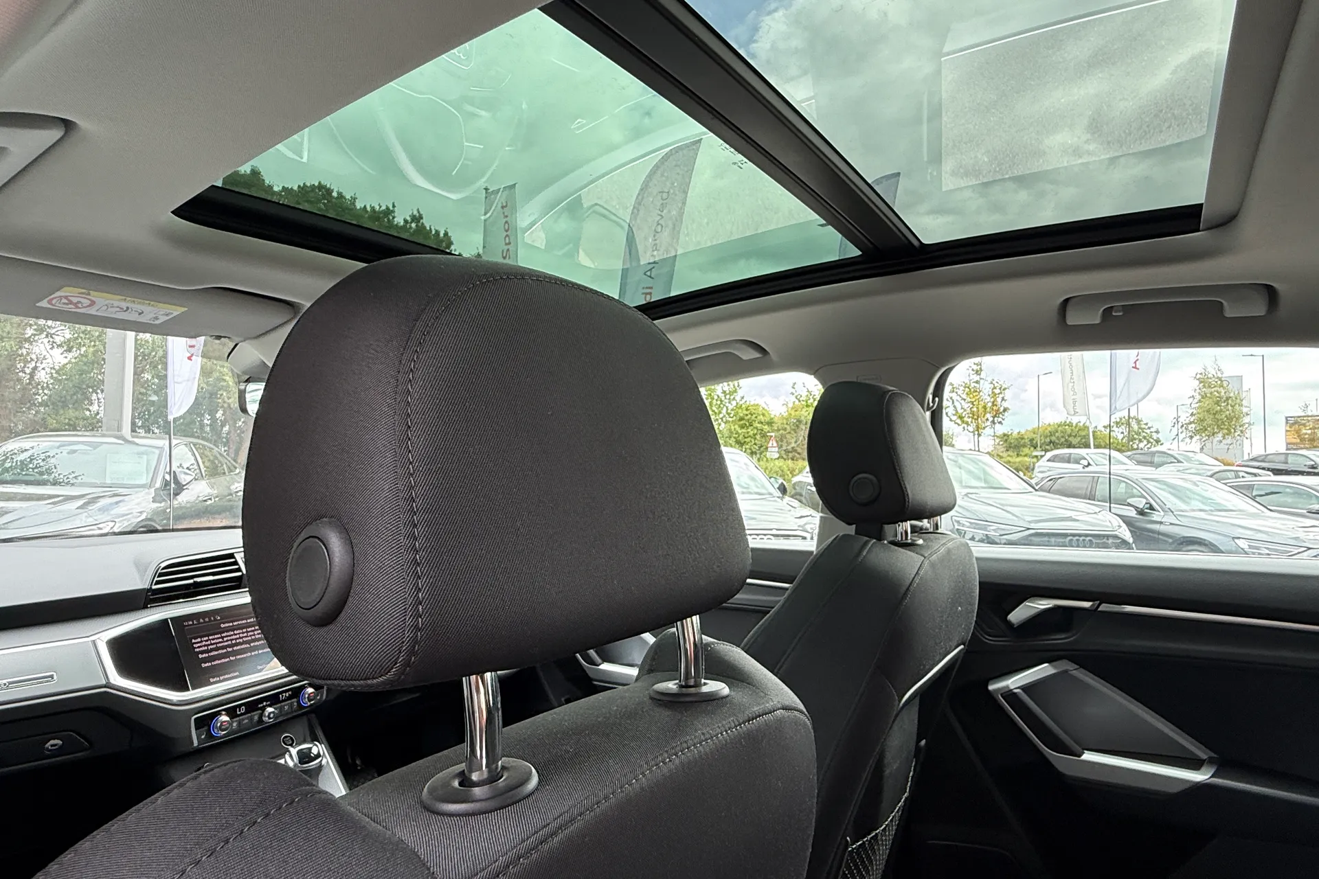 Audi Q3 thumbnail image number 14