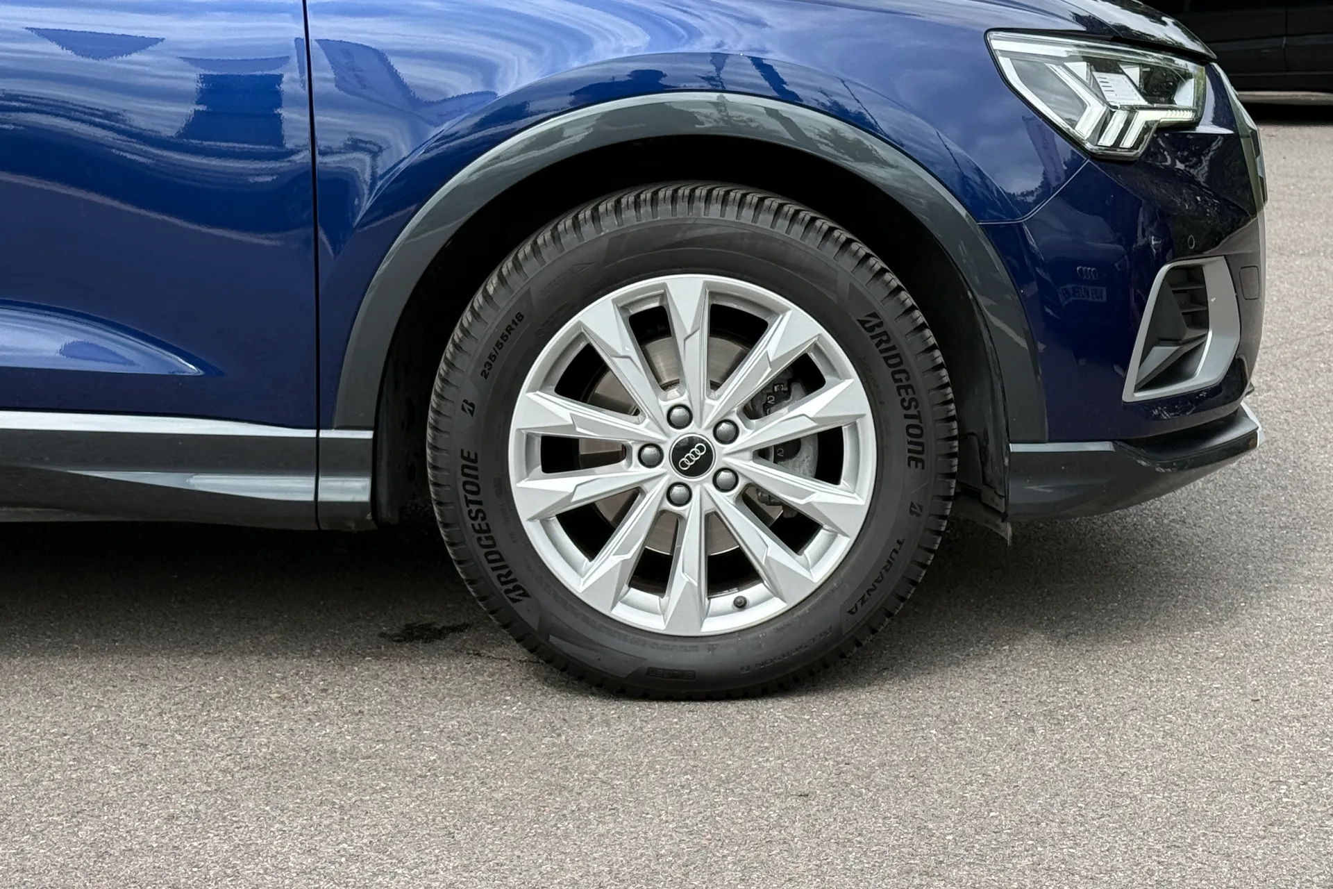 Audi Q3 thumbnail image number 32