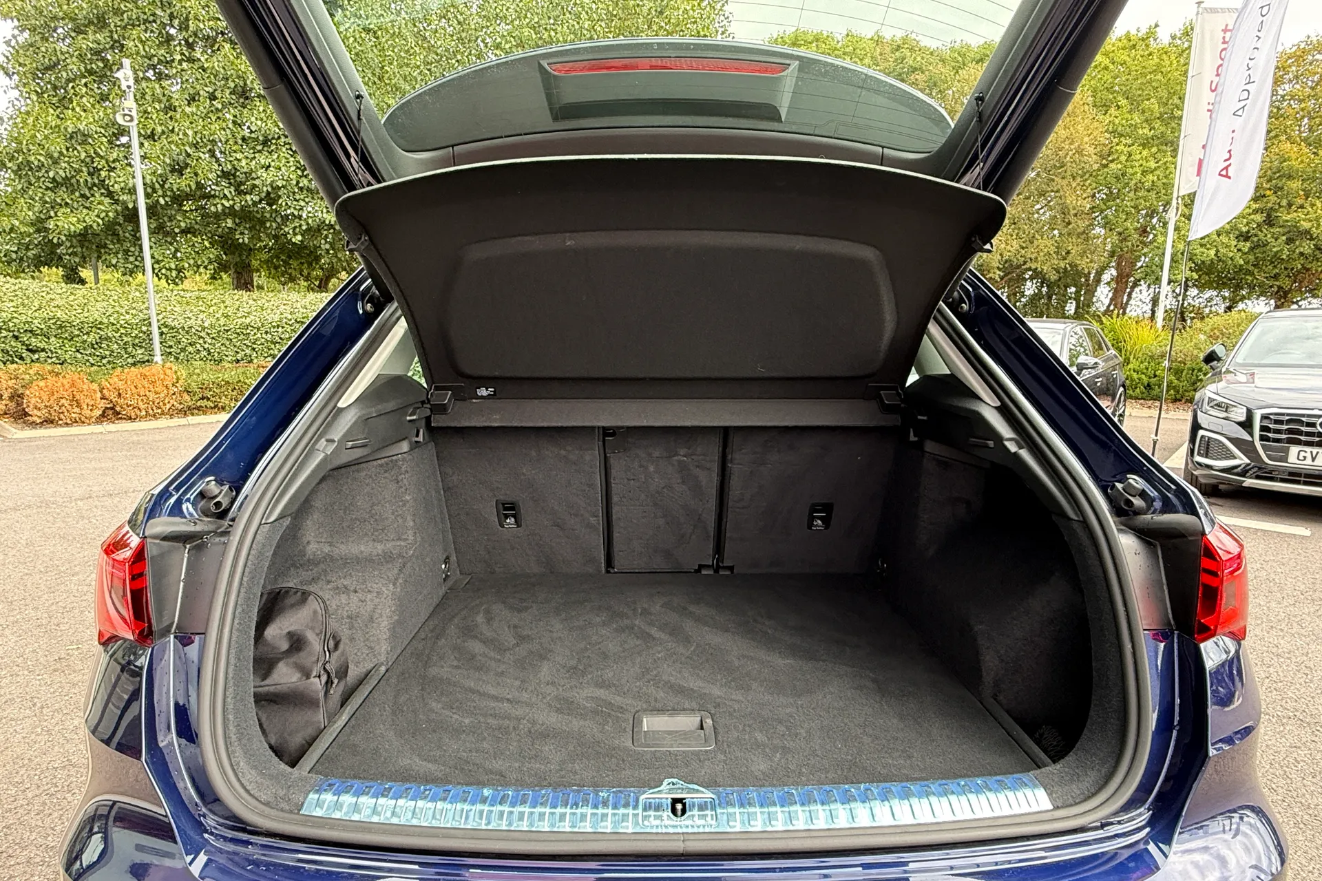 Audi Q3 thumbnail image number 43
