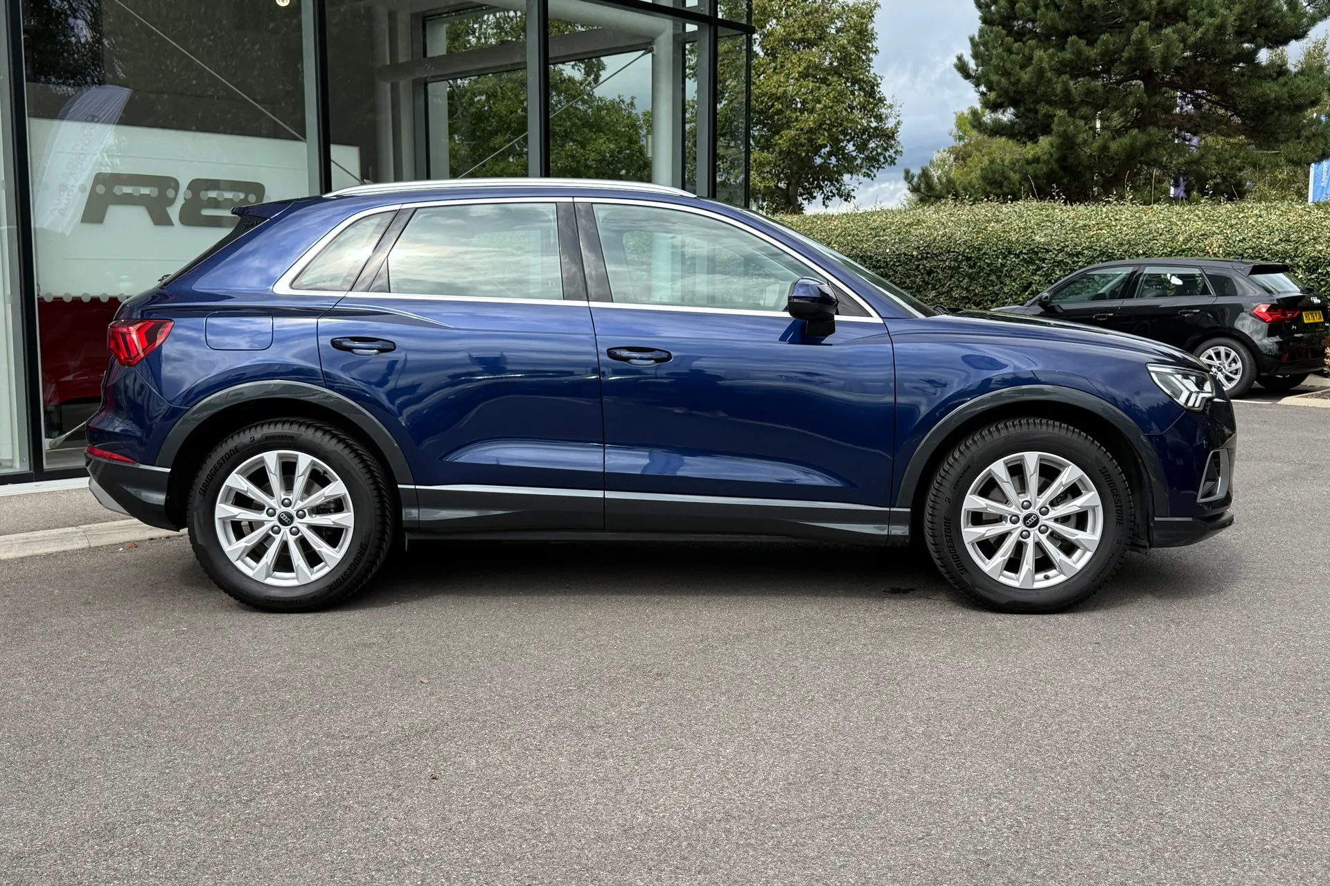 Audi Q3 thumbnail image number 2