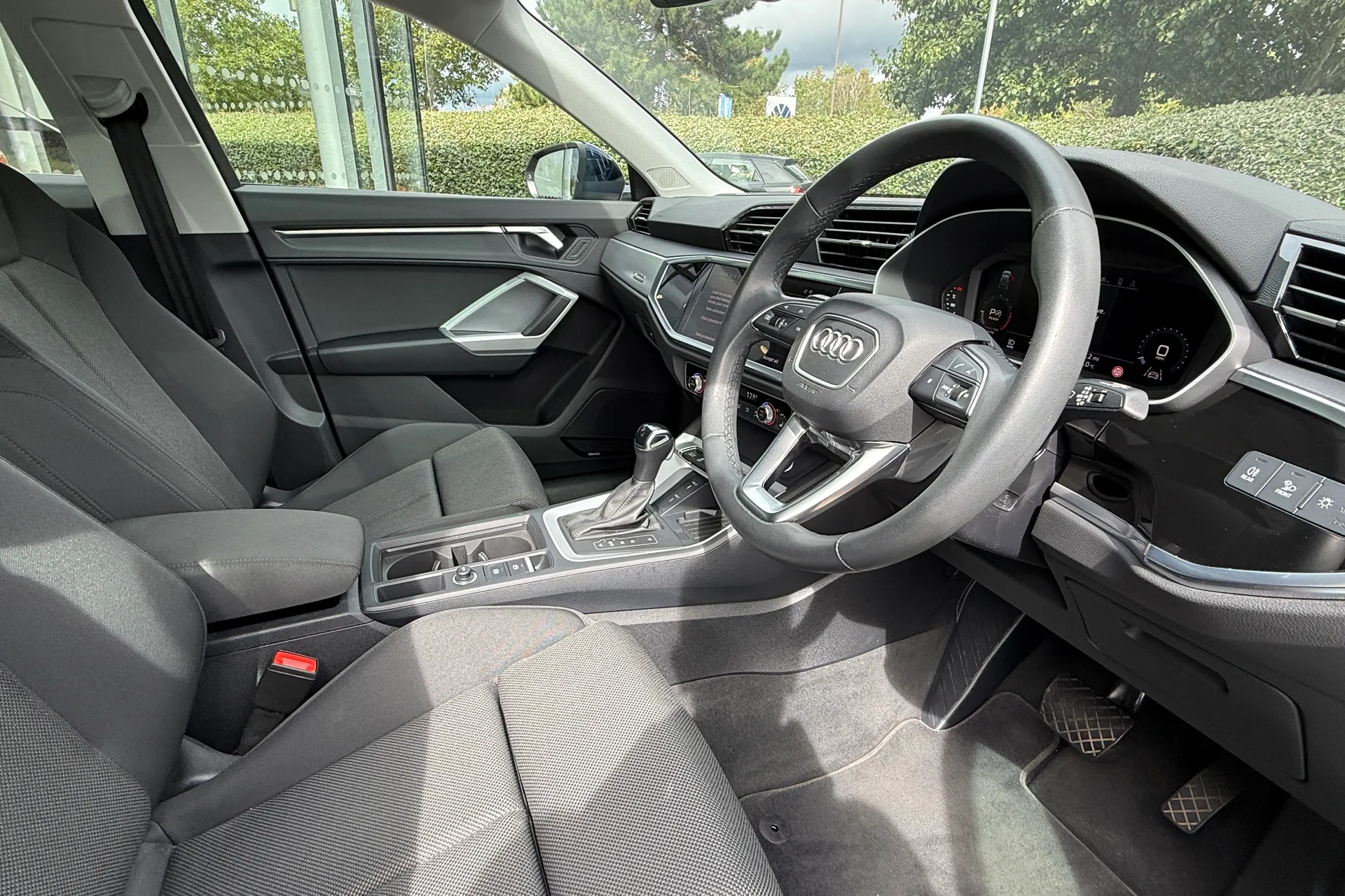 Audi Q3 thumbnail image number 8