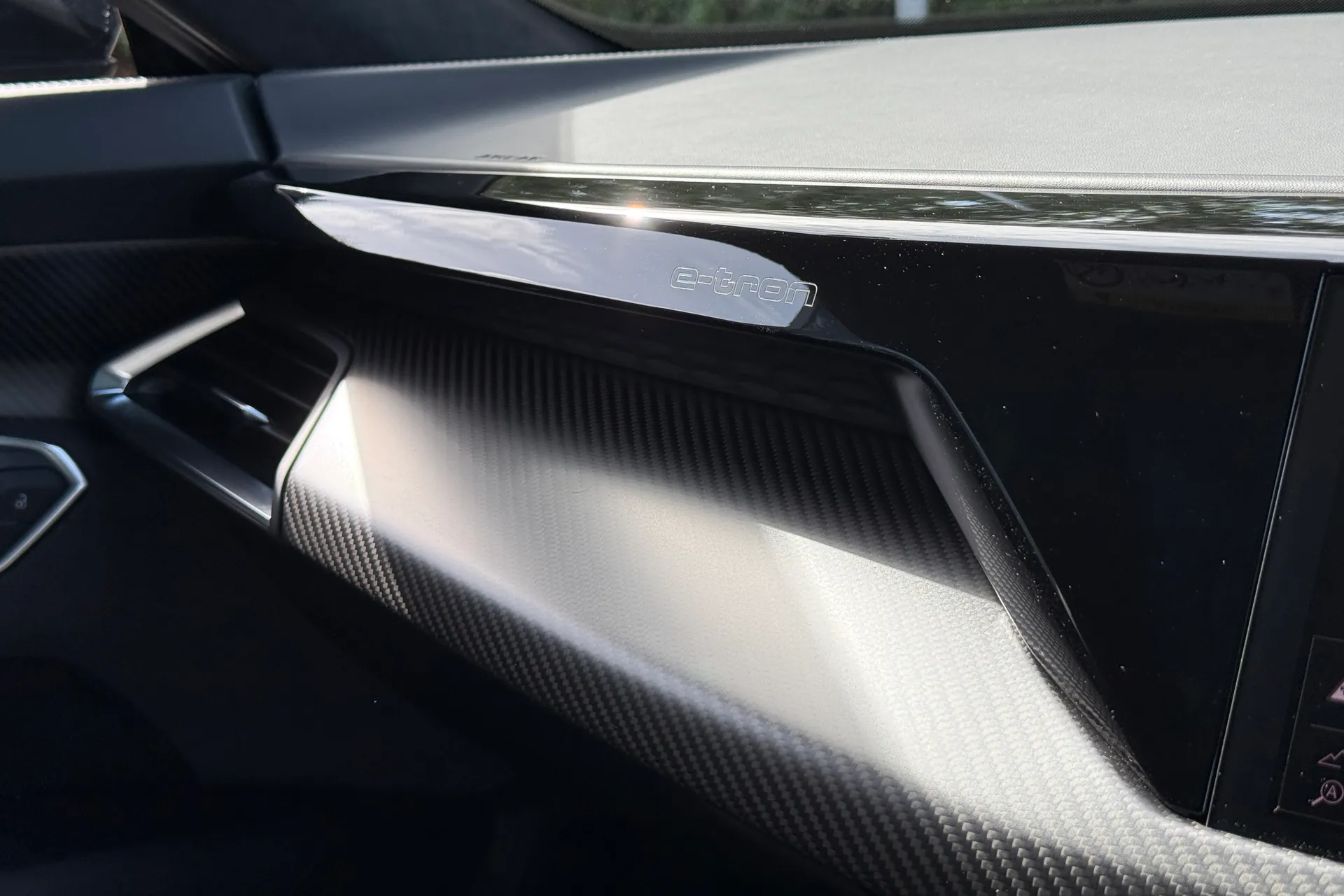Audi e-tron GT thumbnail image number 18