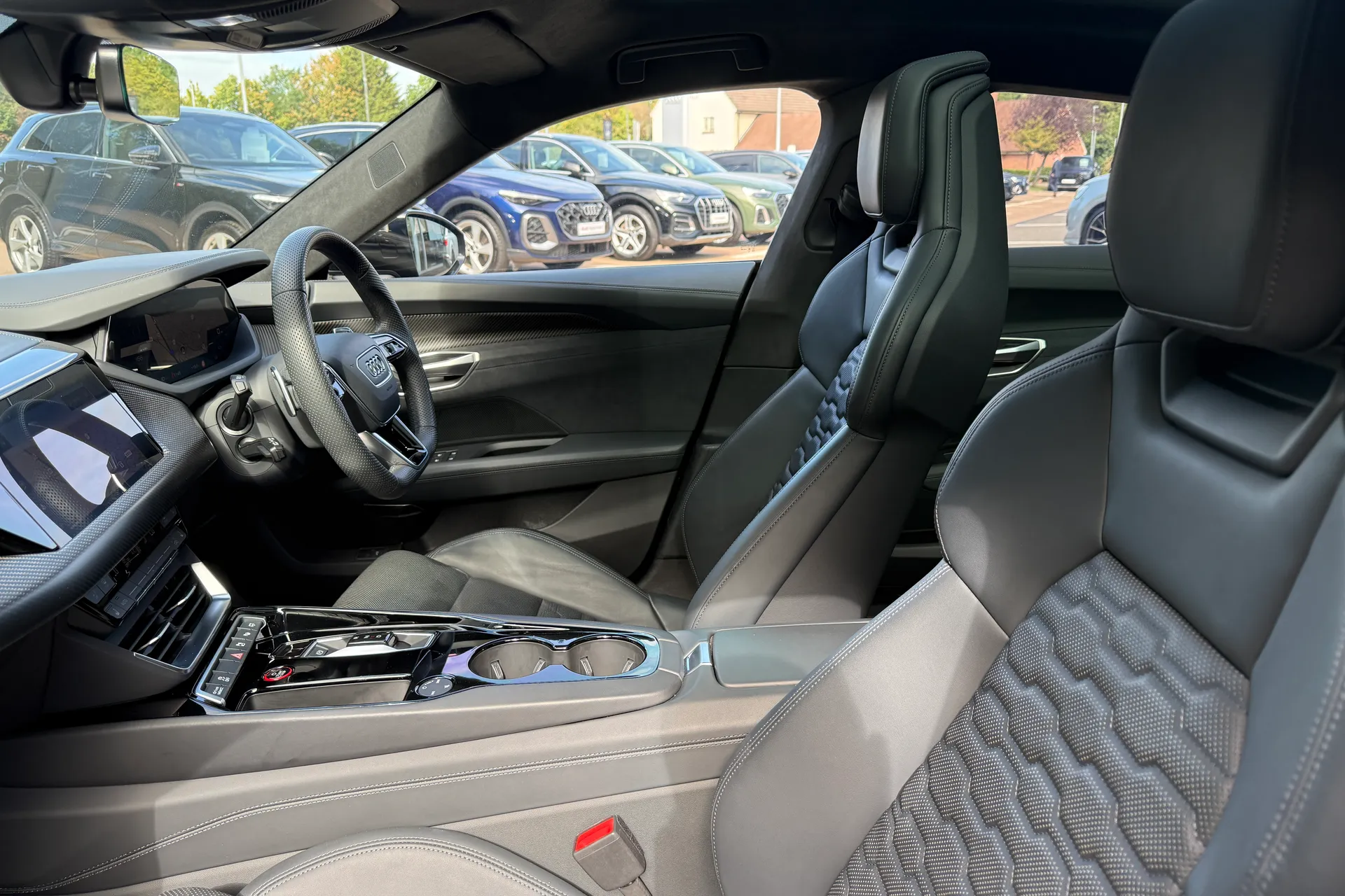 Audi e-tron GT thumbnail image number 50