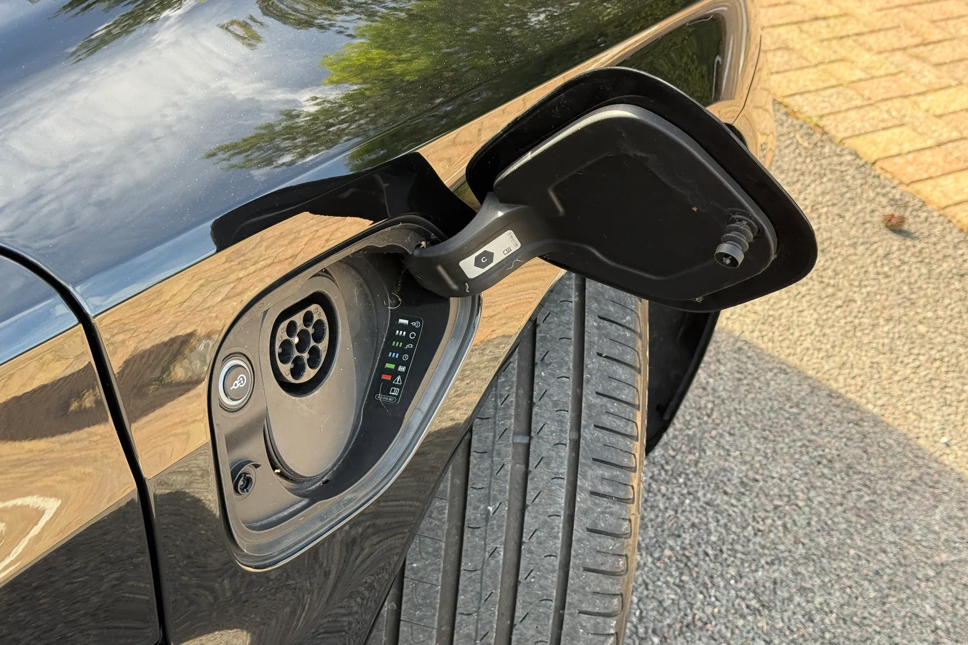 Audi e-tron GT thumbnail image number 3