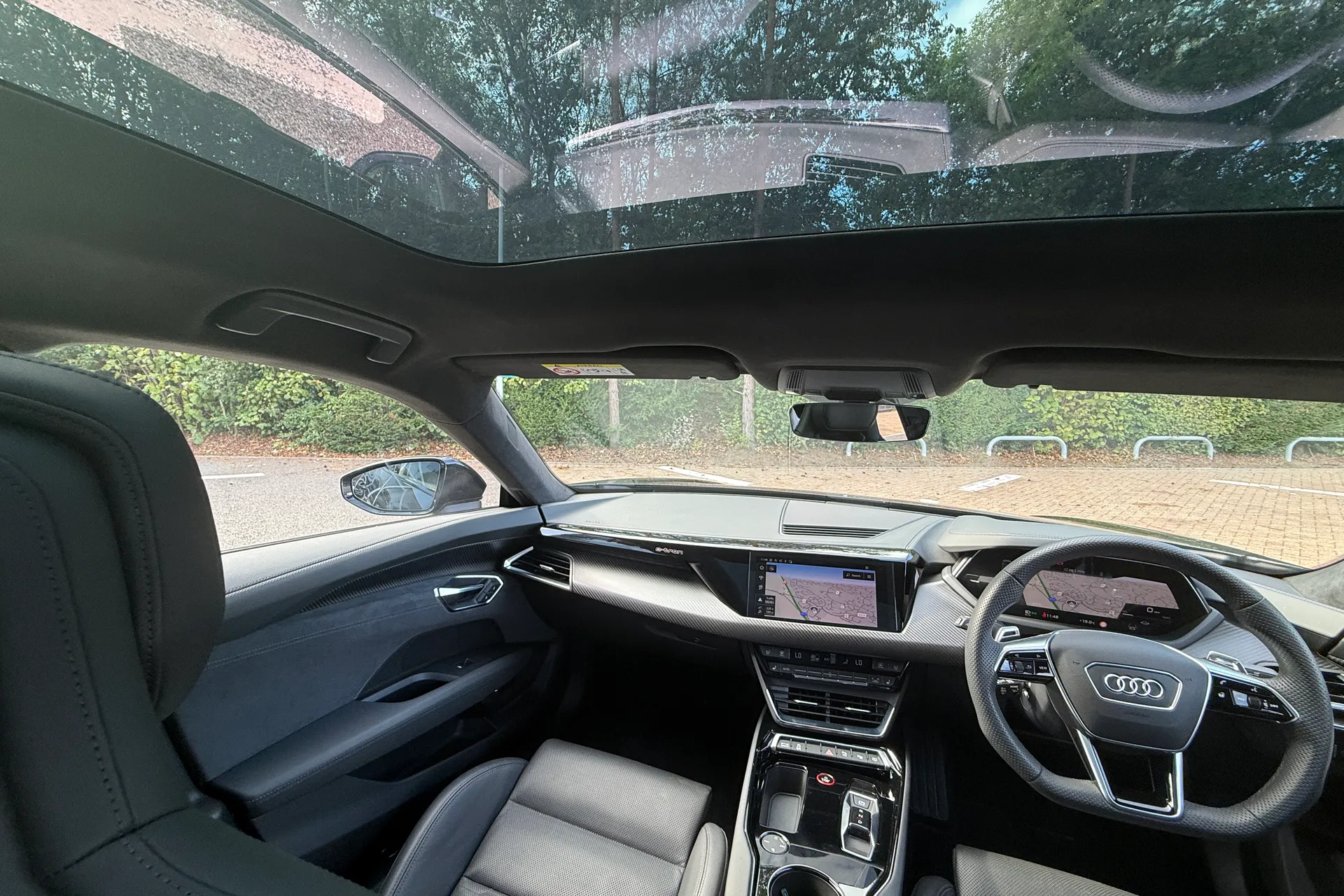 Audi e-tron GT thumbnail image number 34
