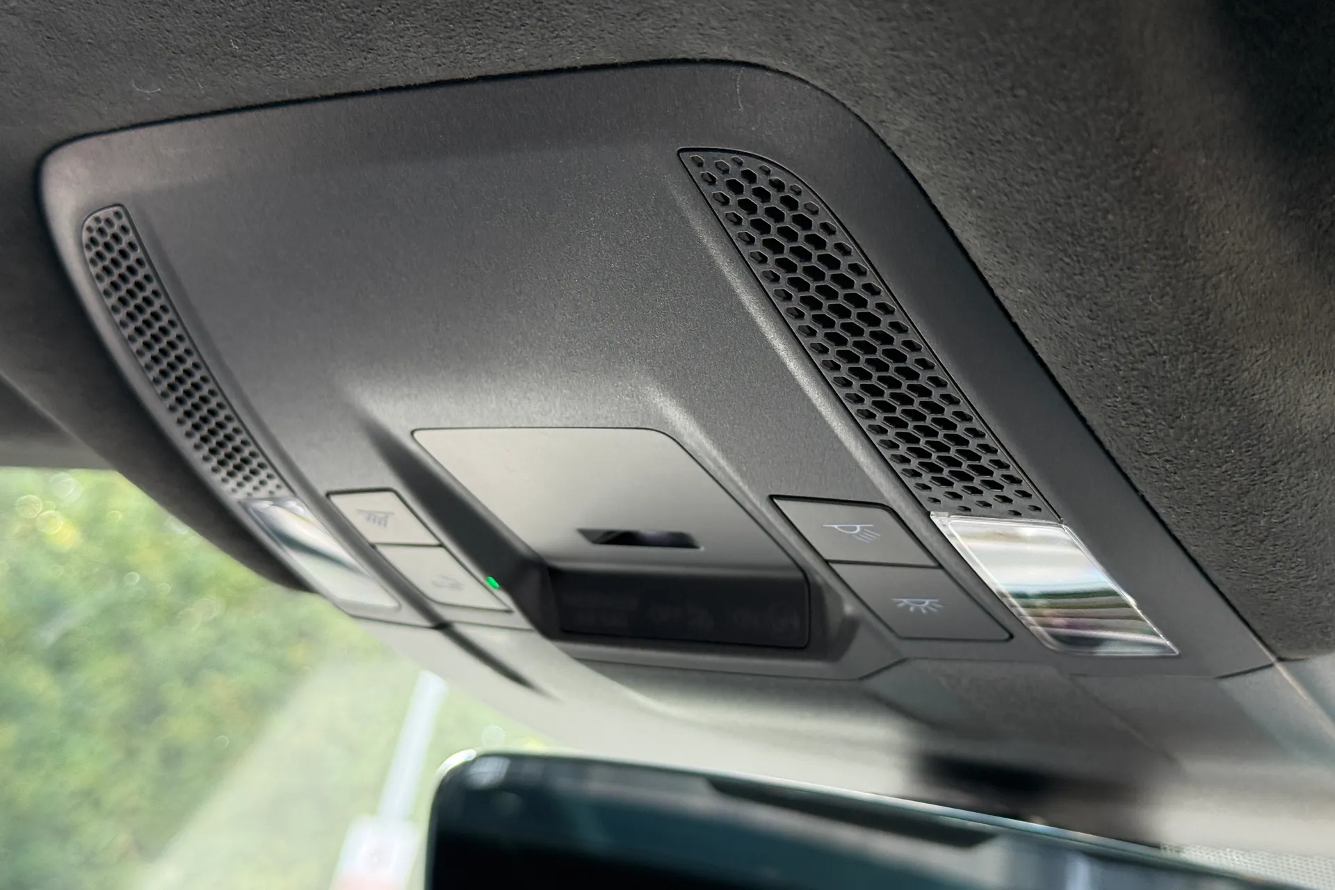 Audi e-tron GT thumbnail image number 20