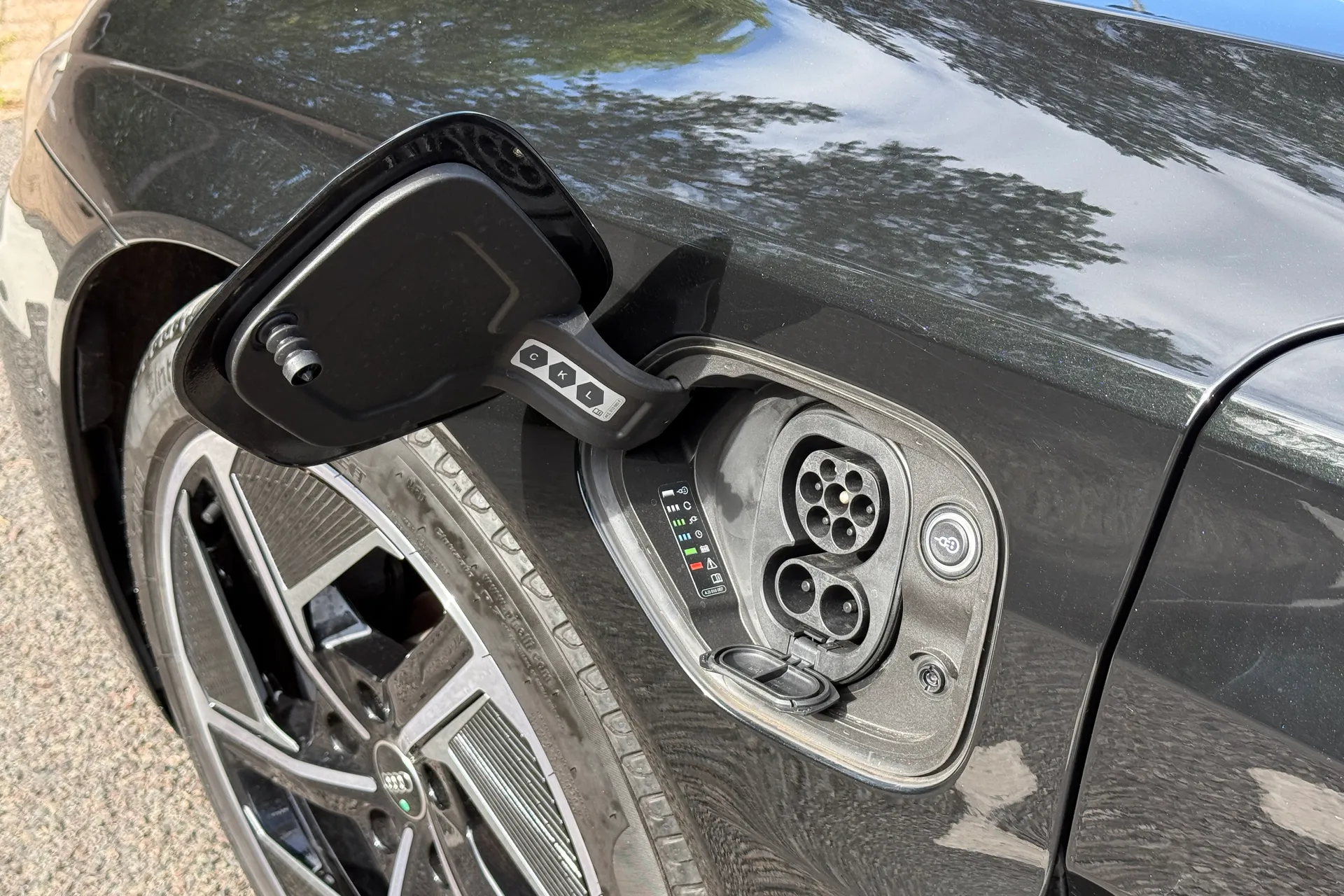 Audi e-tron GT thumbnail image number 51