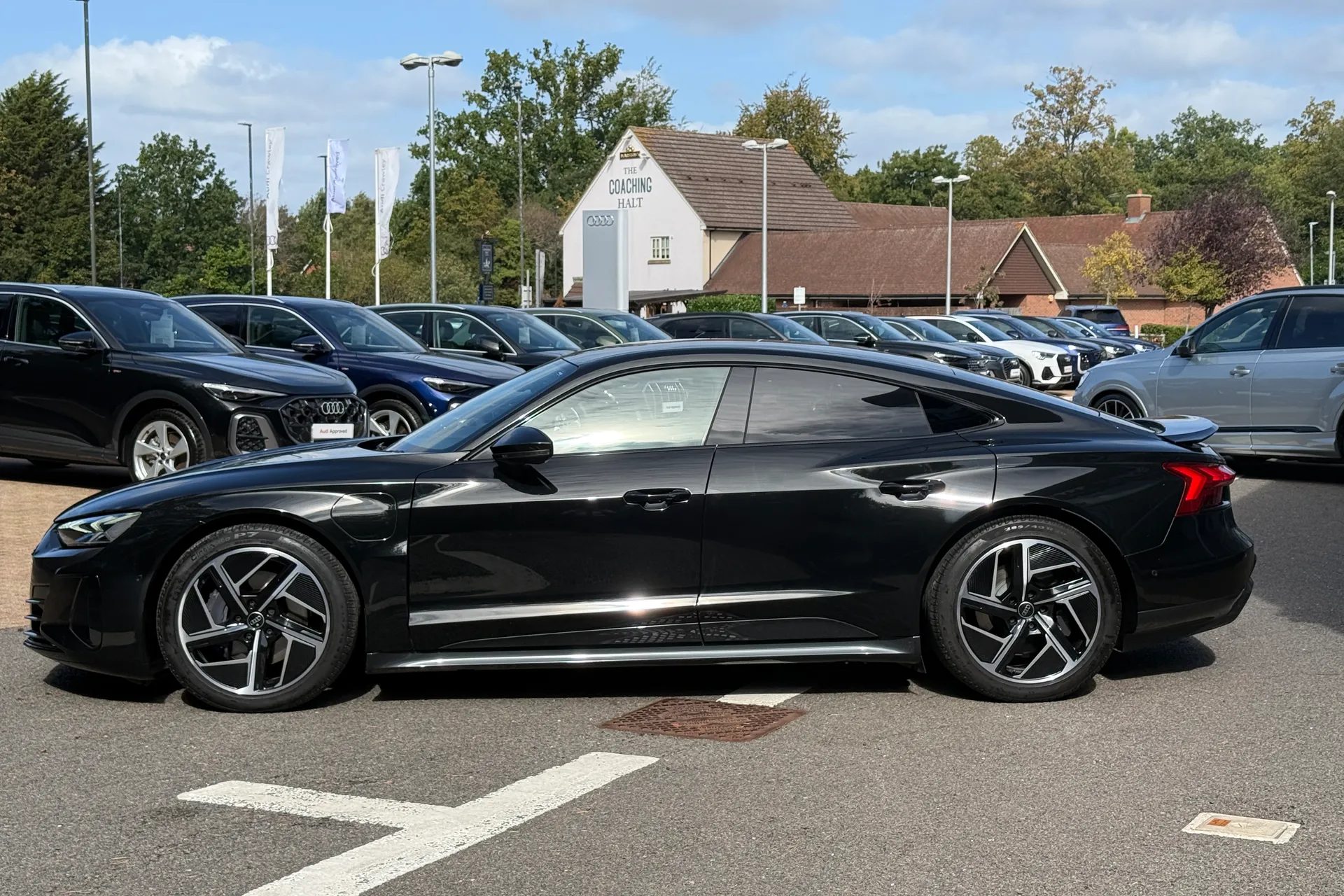 Audi e-tron GT thumbnail image number 44