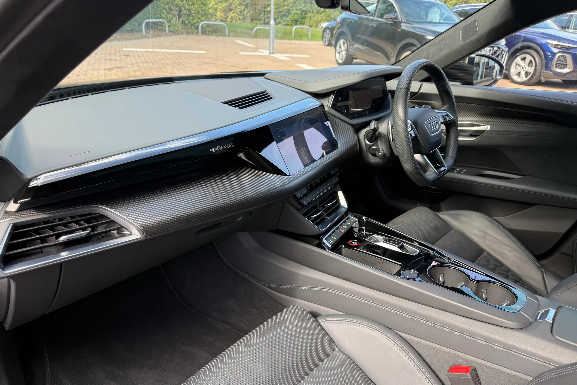 Audi e-tron GT thumbnail image number 48
