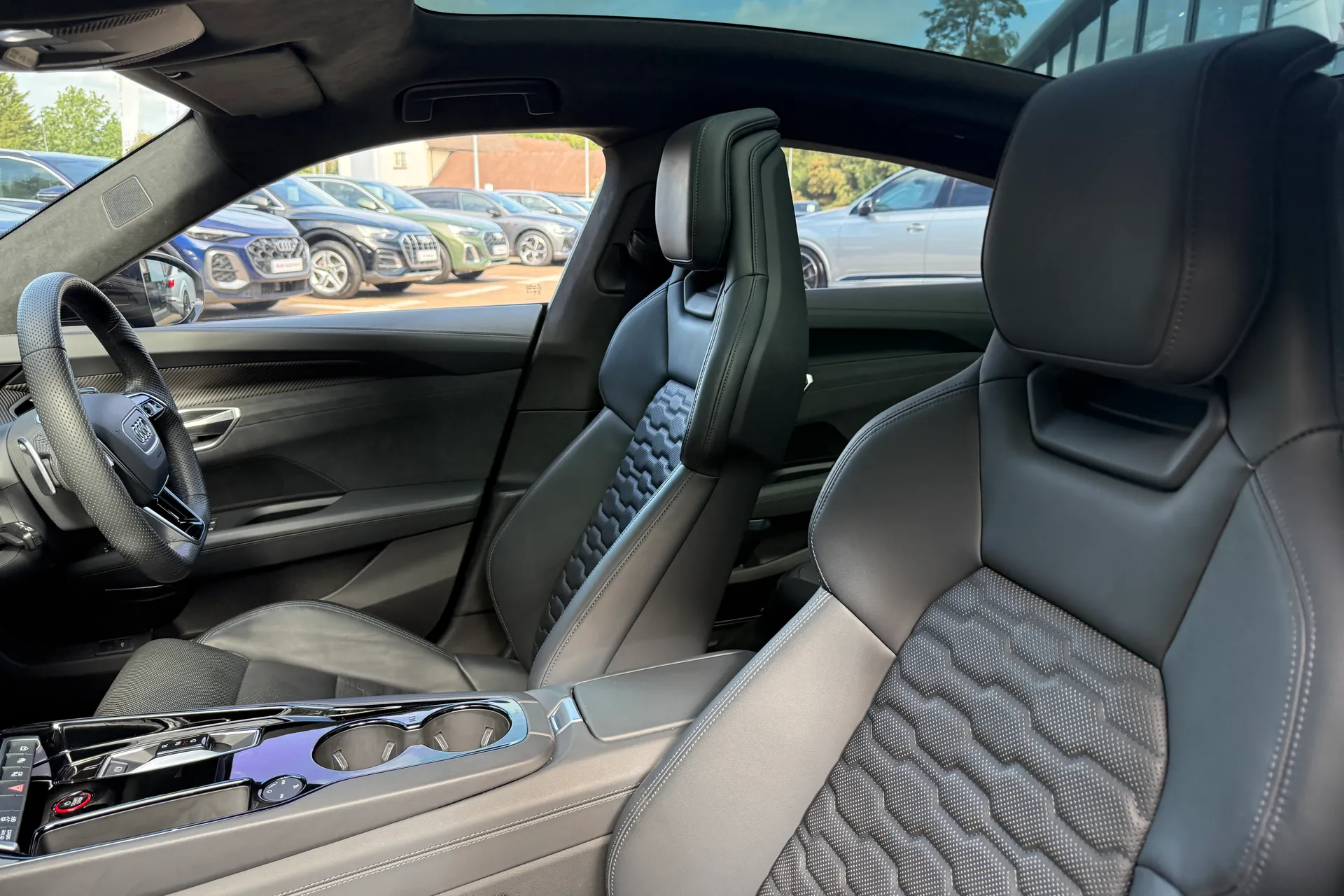 Audi e-tron GT thumbnail image number 49