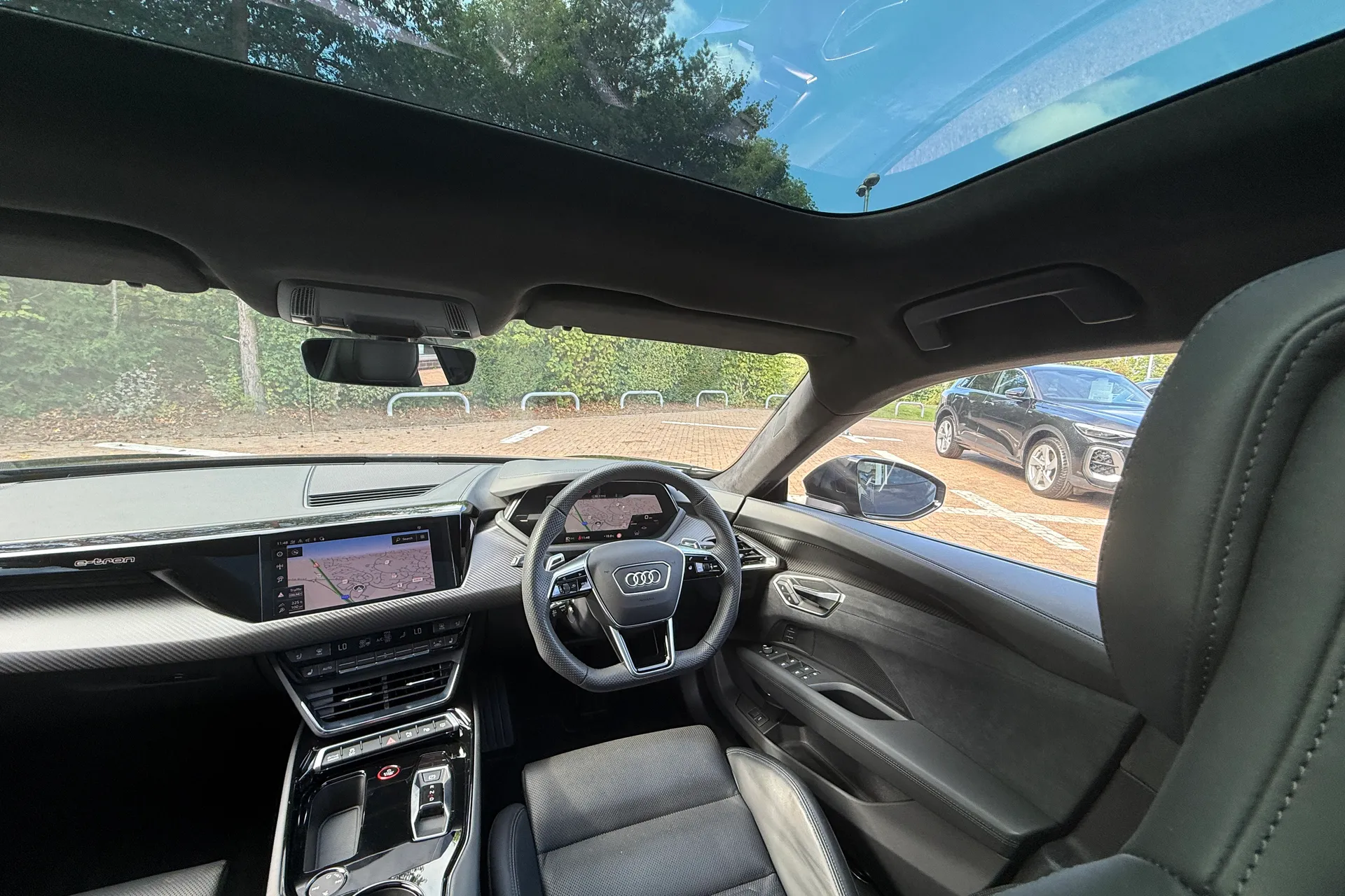 Audi e-tron GT thumbnail image number 35