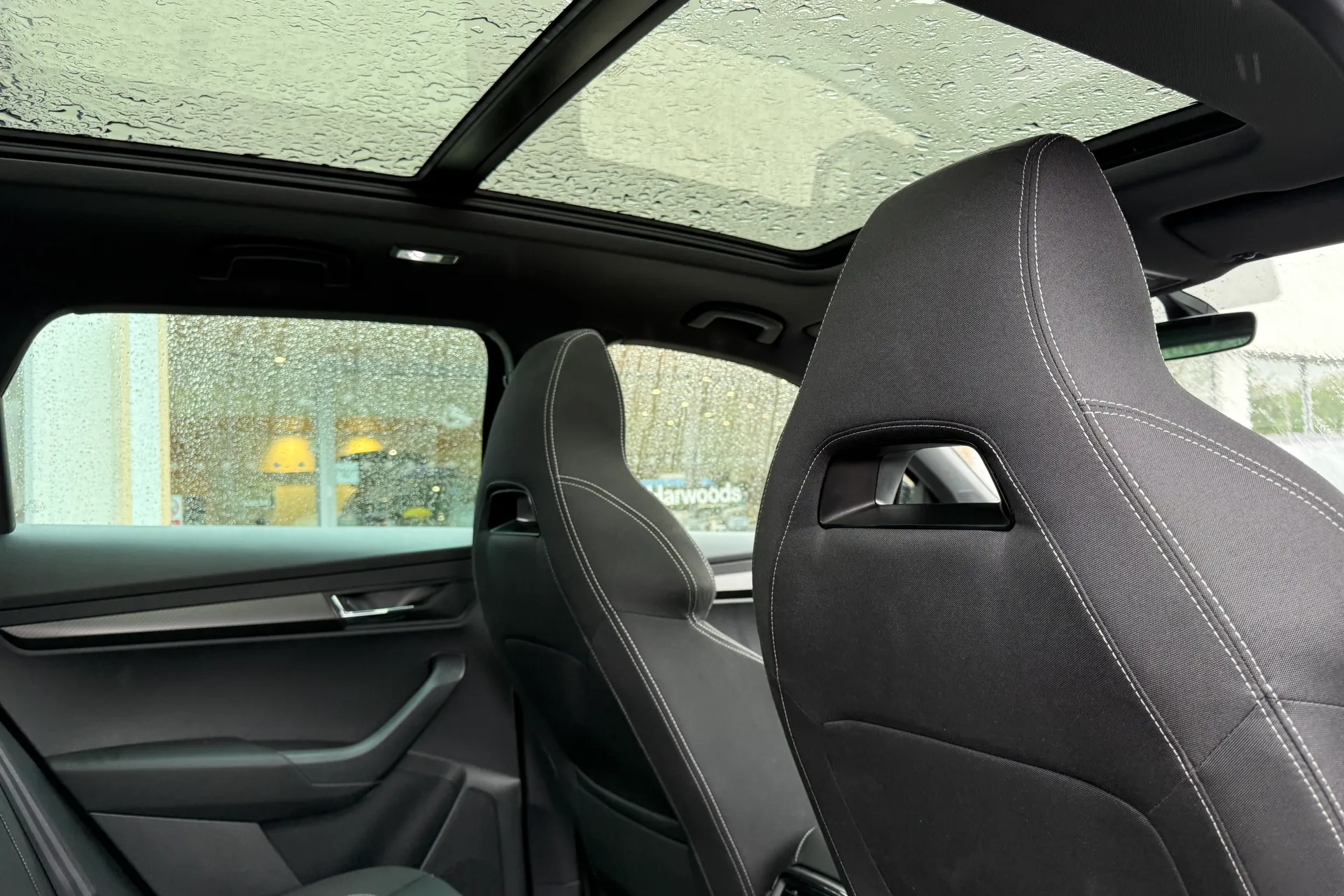 SKODA KAROQ thumbnail image number 25