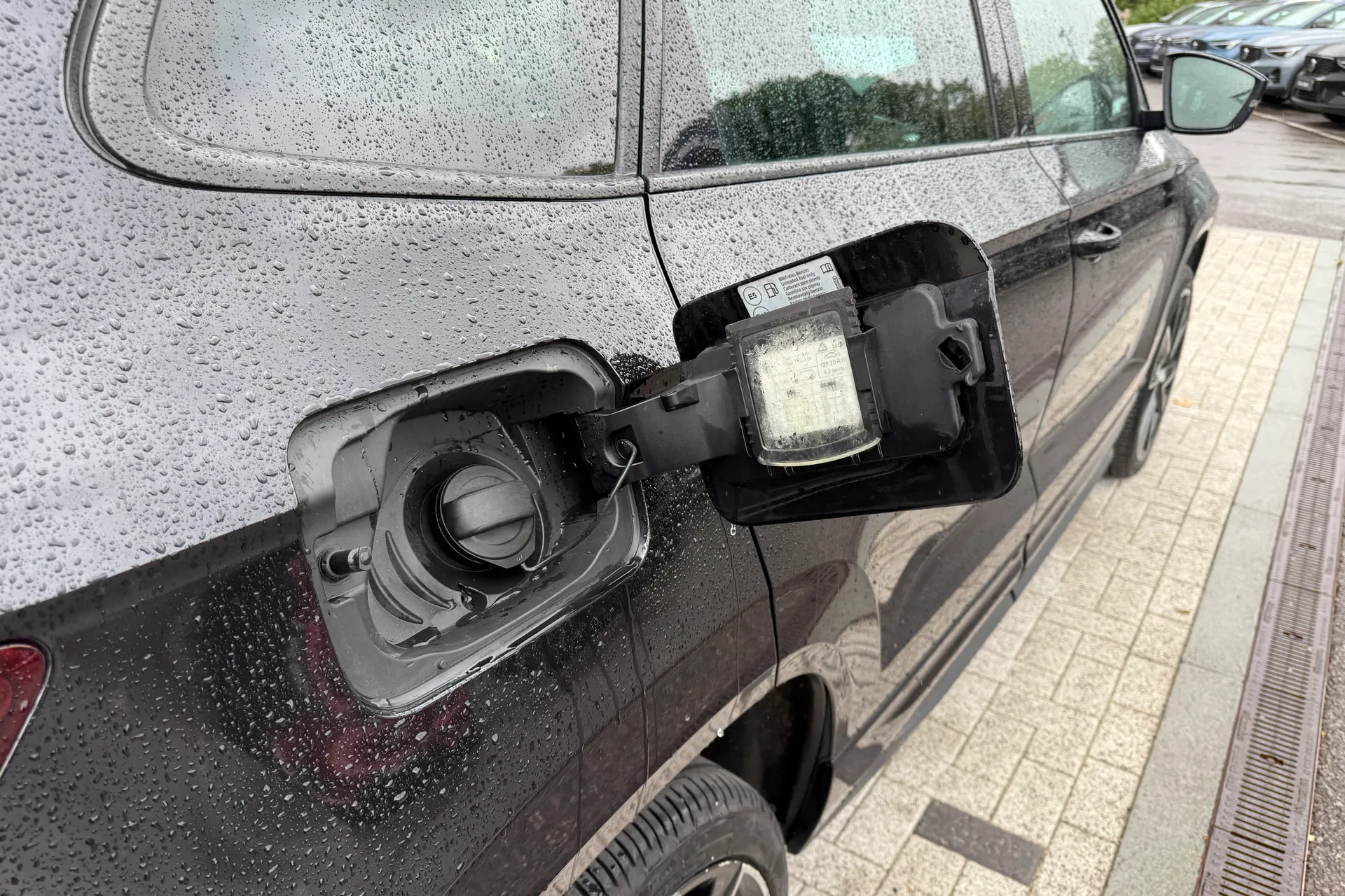 SKODA KAROQ thumbnail image number 16