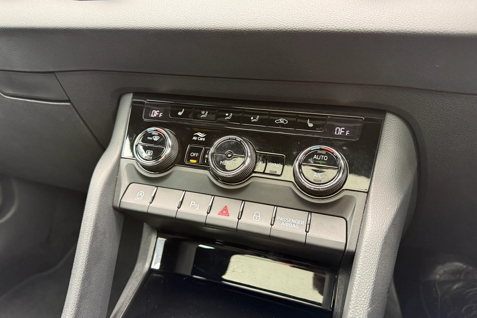 SKODA KAROQ thumbnail image number 38